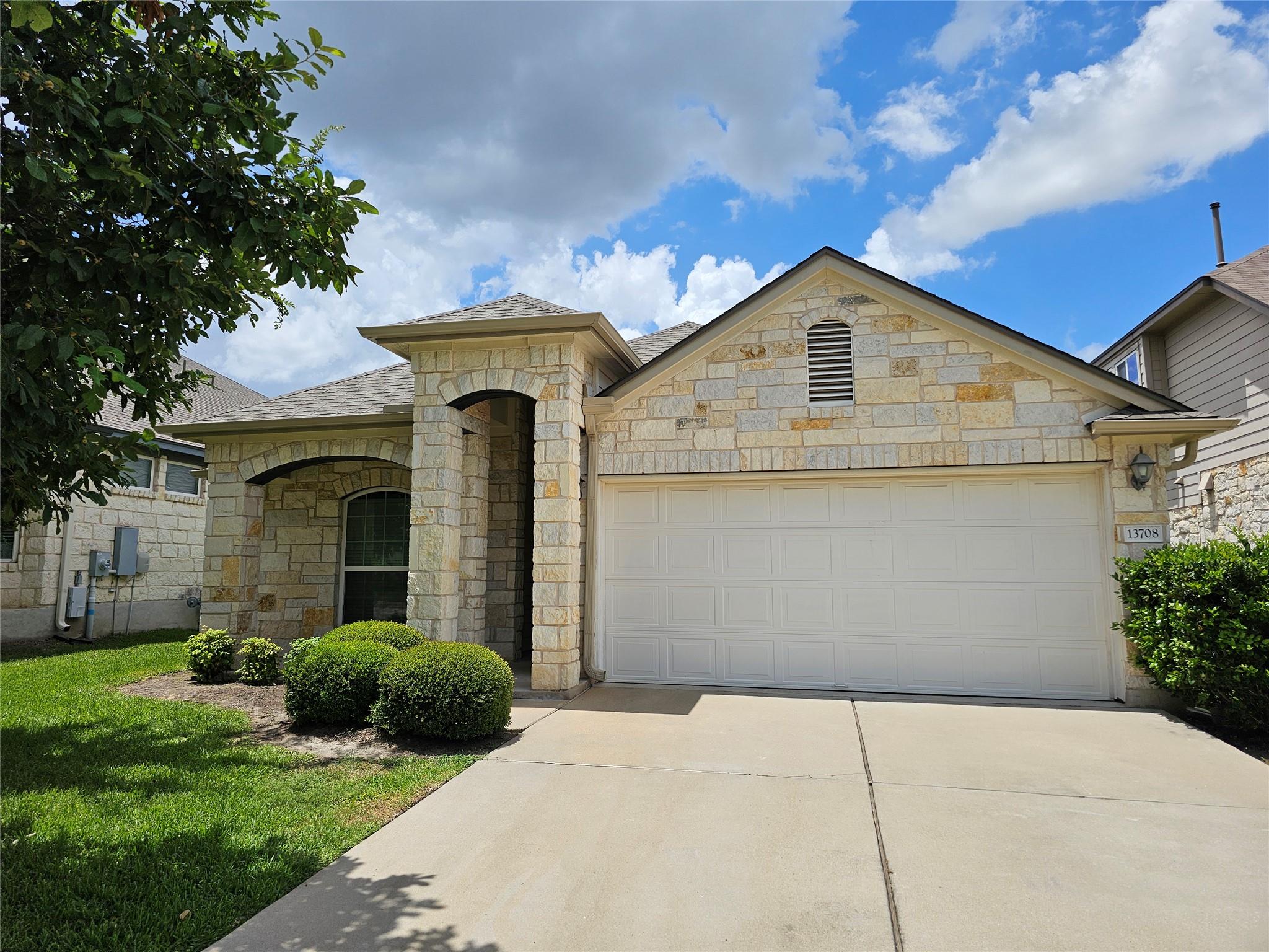 13708 Loleta Way Property Photo 2