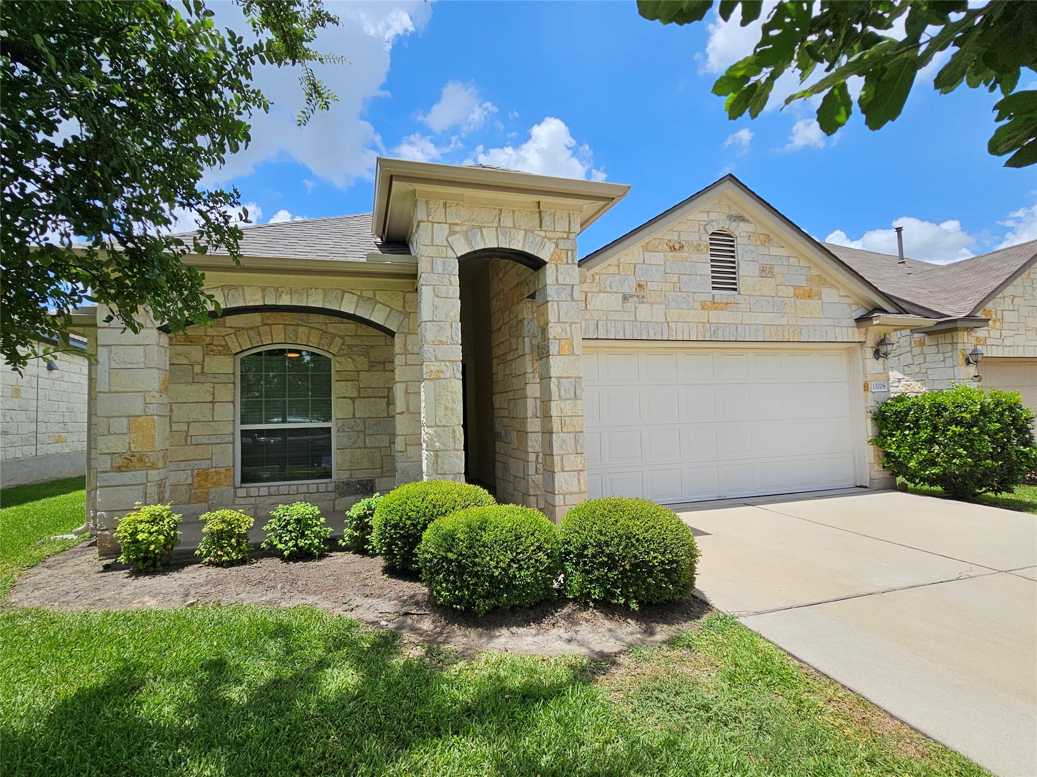 13708 Loleta Way Property Photo 3