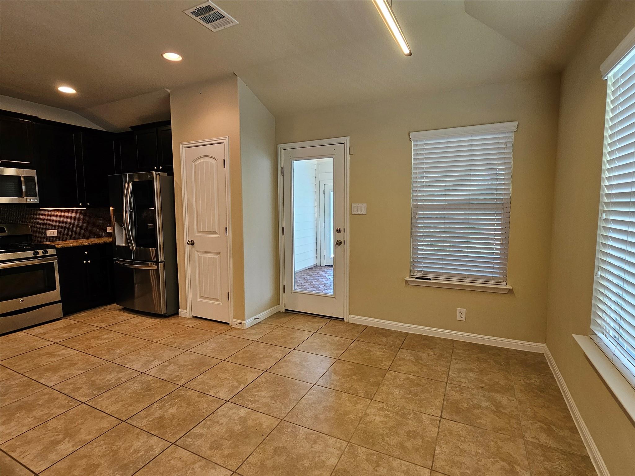 13708 Loleta Way Property Photo 9