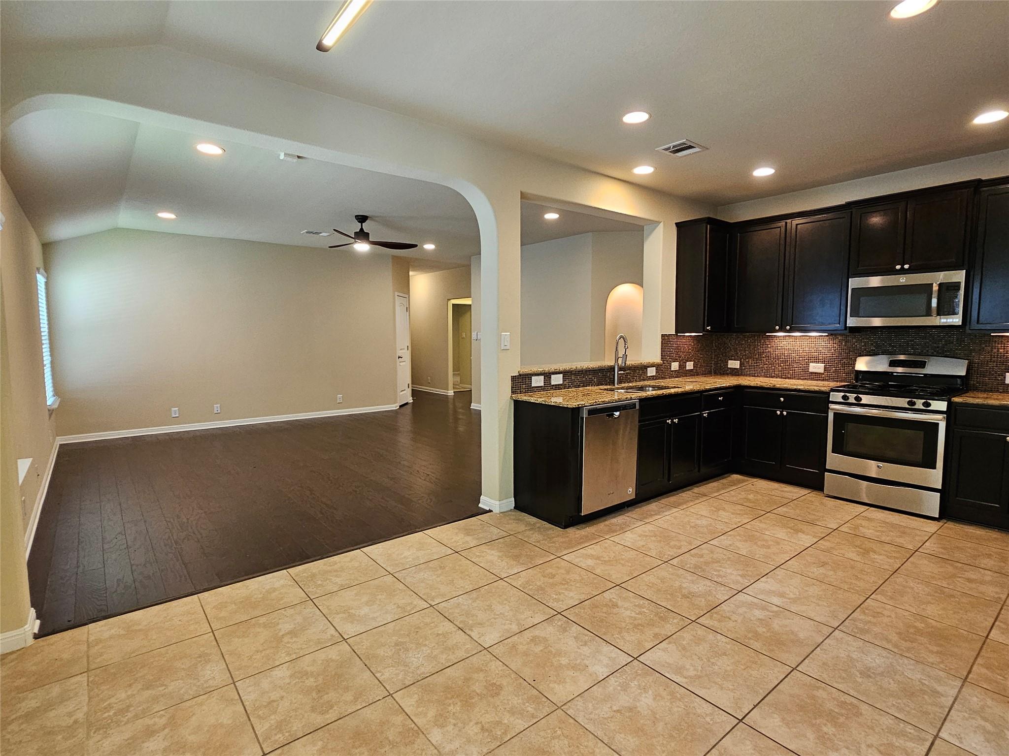13708 Loleta Way Property Photo 10