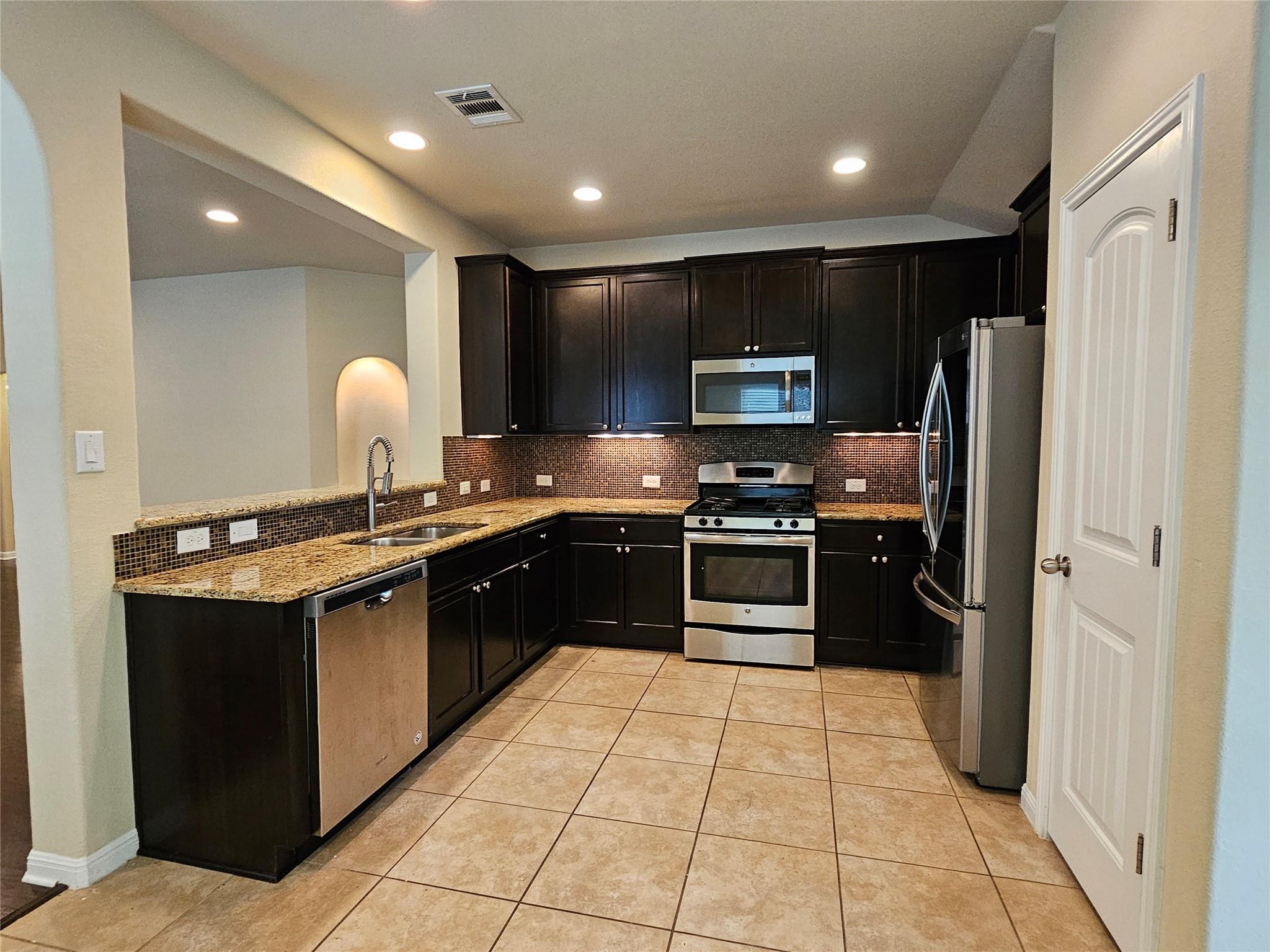 13708 Loleta Way Property Photo 11