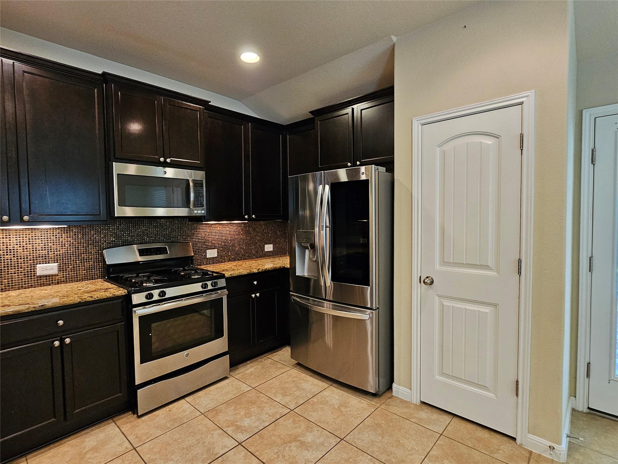 13708 Loleta Way Property Photo 13