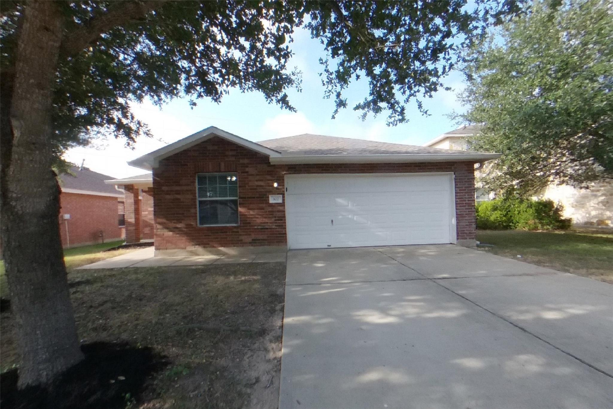 302 Bird Dog Bnd Property Photo 1