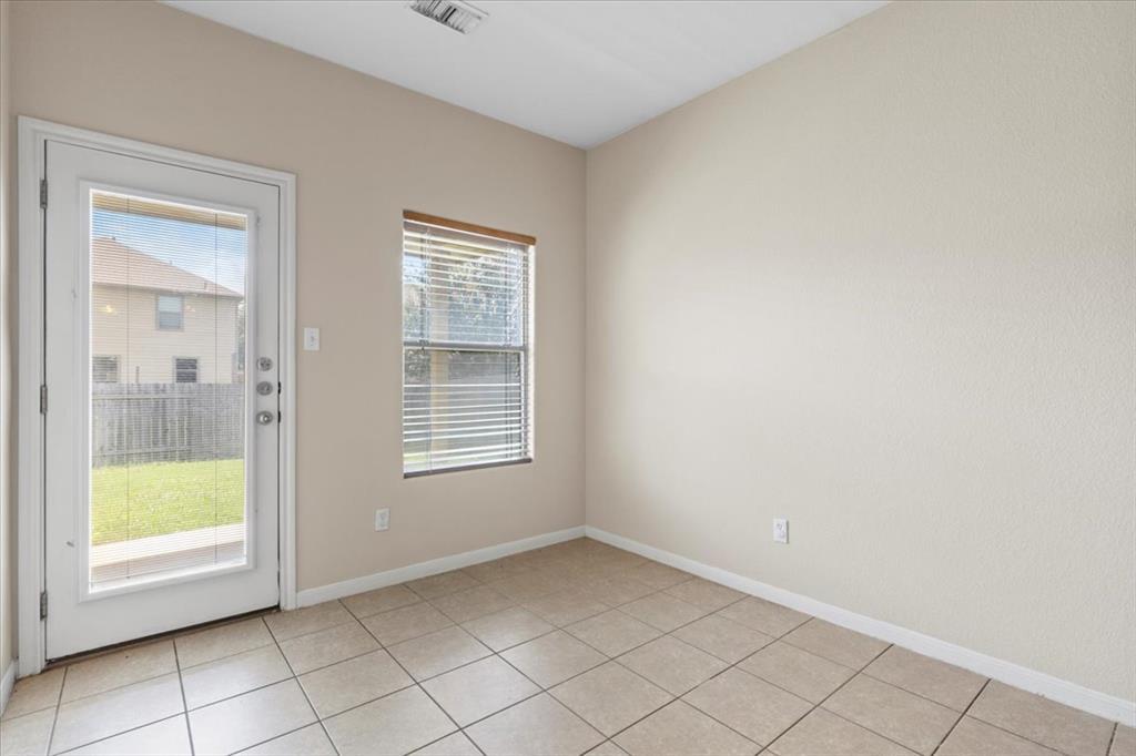 1001 Hyde Park Dr Property Photo 7