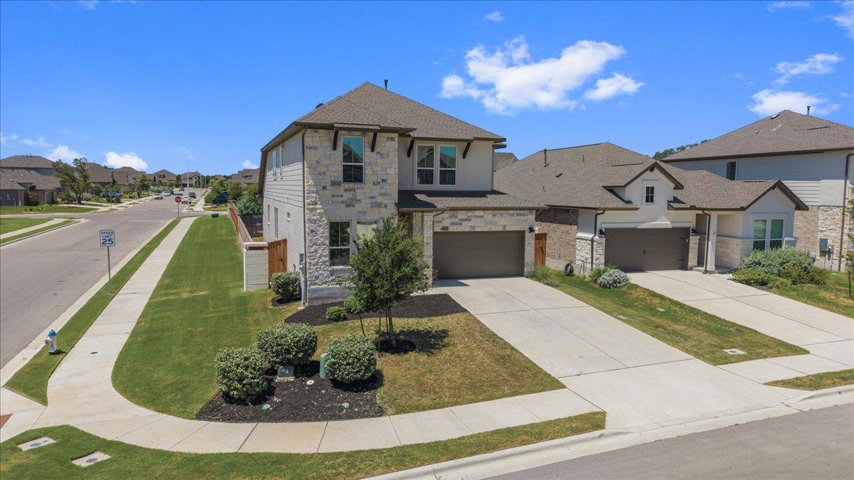 305 Lariat Loop Property Photo 2