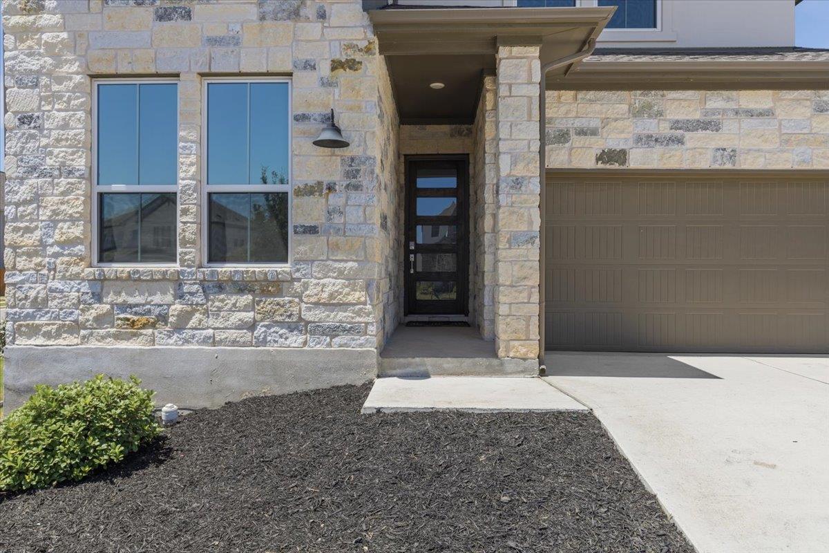 305 Lariat Loop Property Photo 5