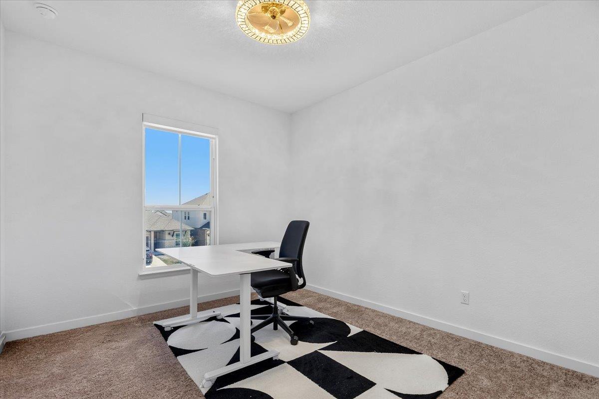 305 Lariat Loop Property Photo 6