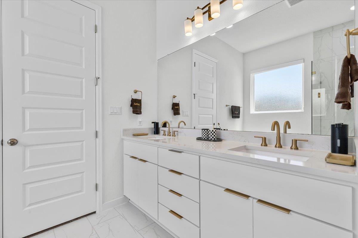 305 Lariat Loop Property Photo 22