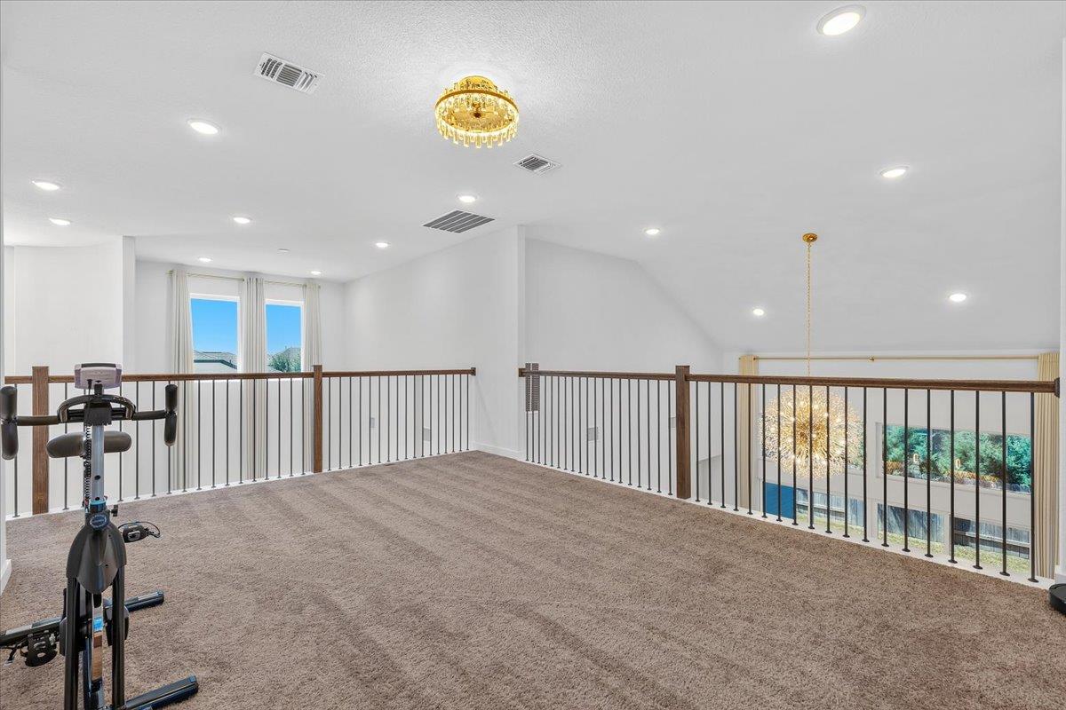 305 Lariat Loop Property Photo 28