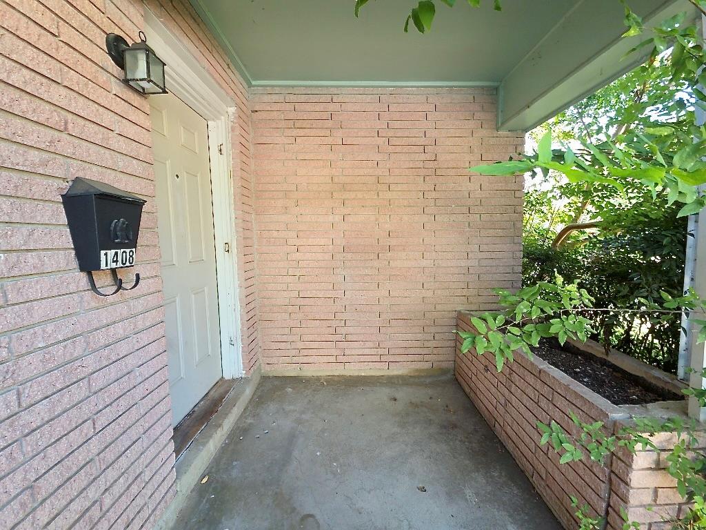 1408 Glencrest Dr Property Photo 3