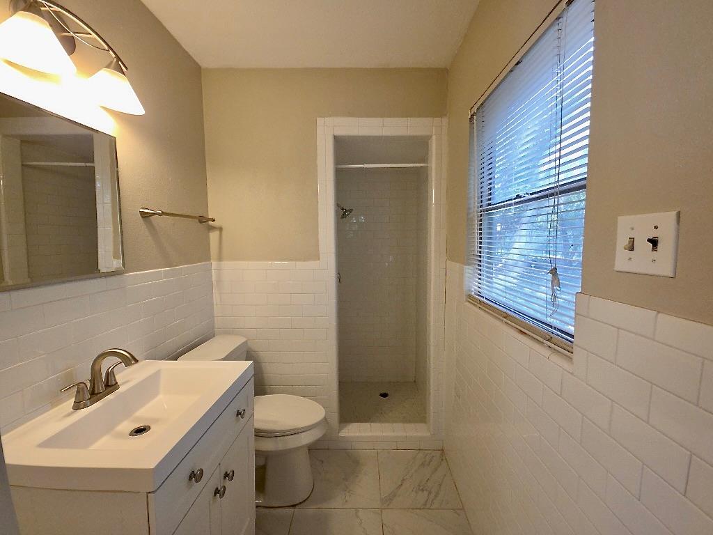 1408 Glencrest Dr Property Photo 7