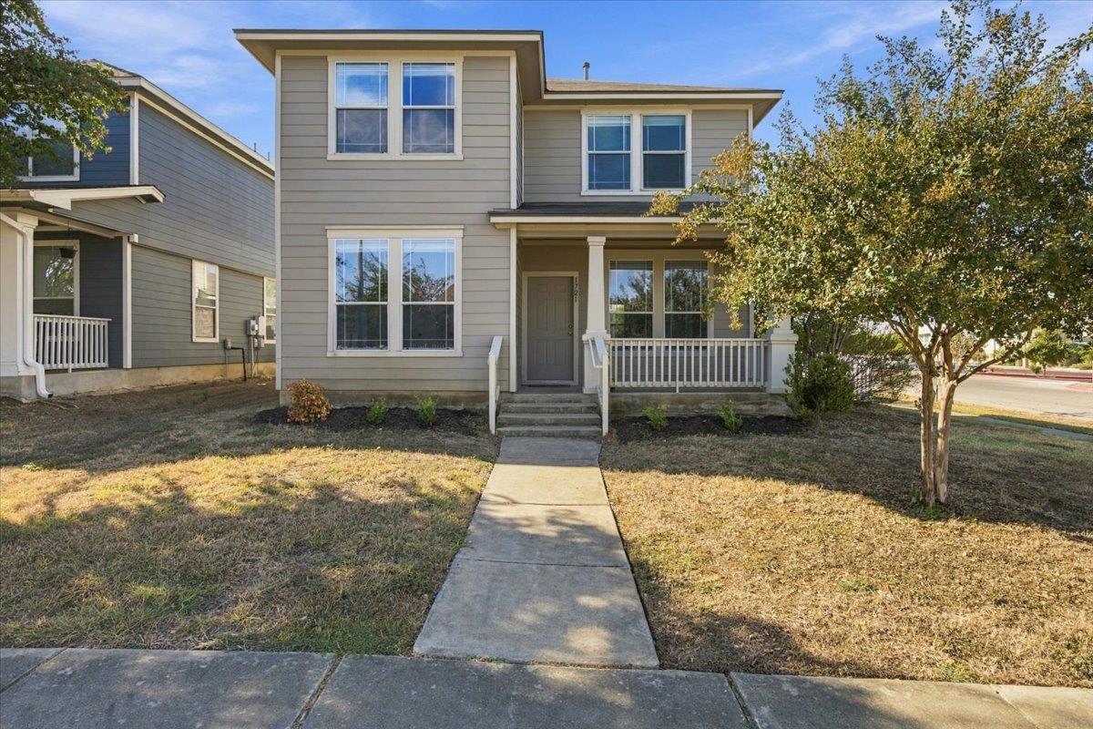 1721 Thompson Trl Property Photo 3