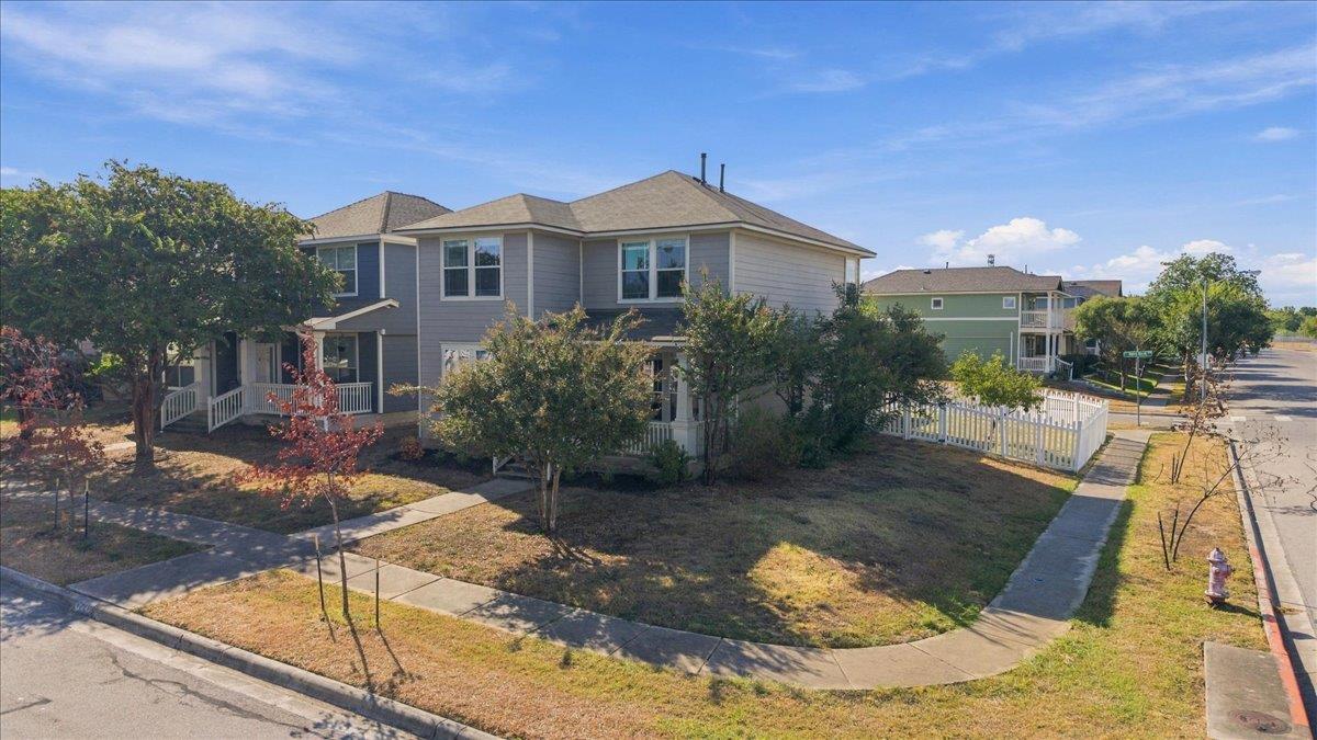 1721 Thompson Trl Property Photo 5