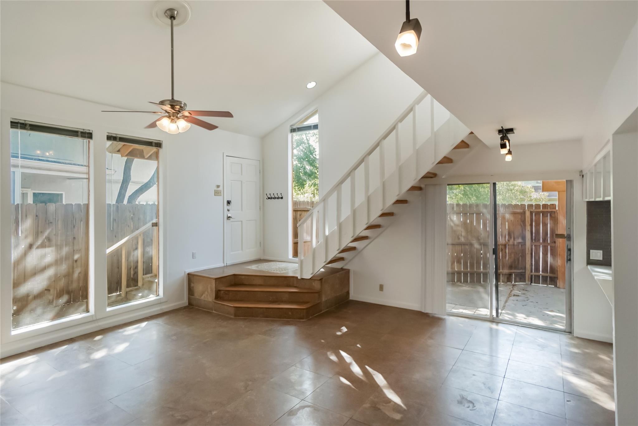 1122 Hollow Creek Dr #1 Property Photo 3
