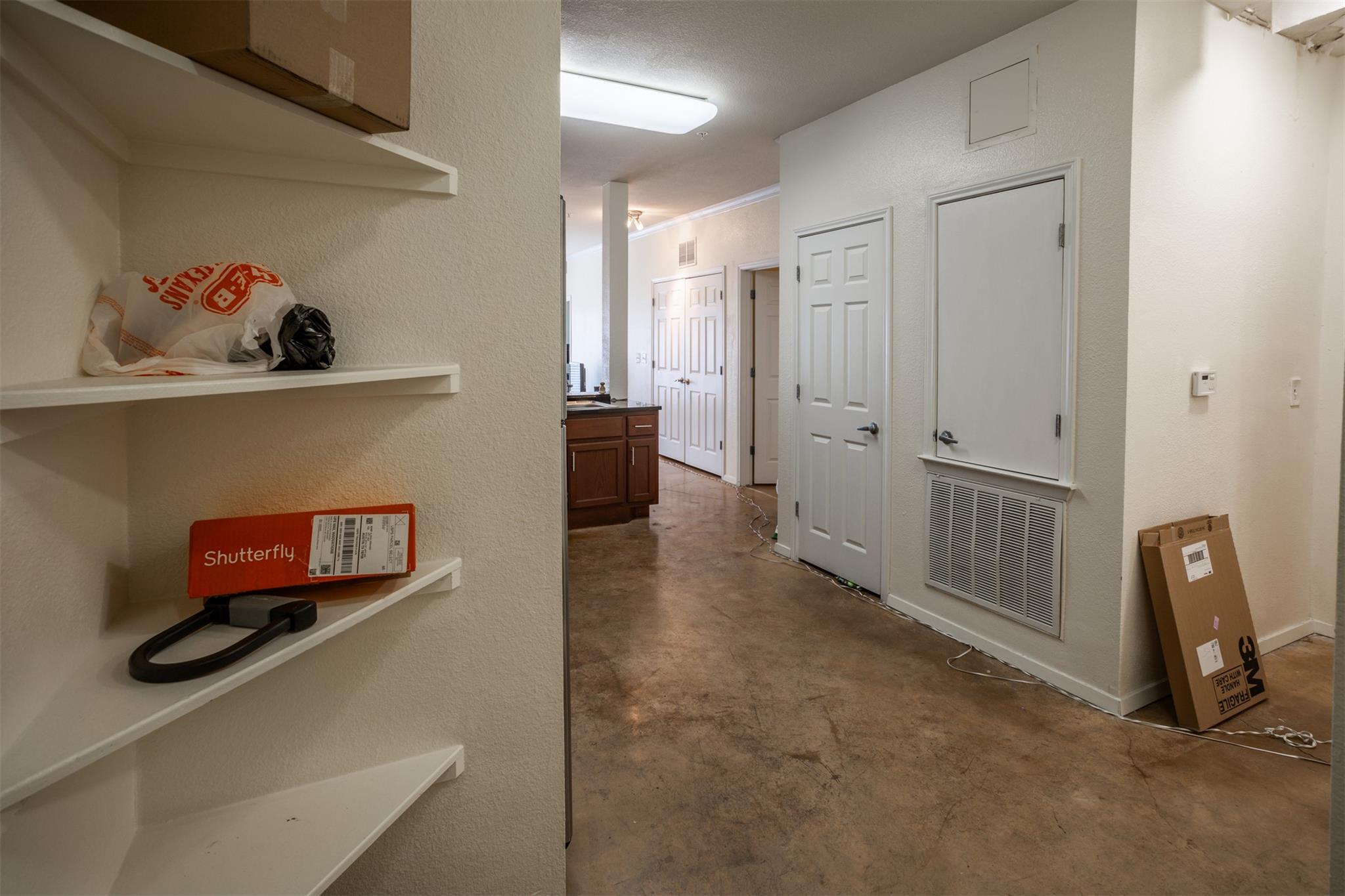 910 W 25th St #403 Property Photo 3