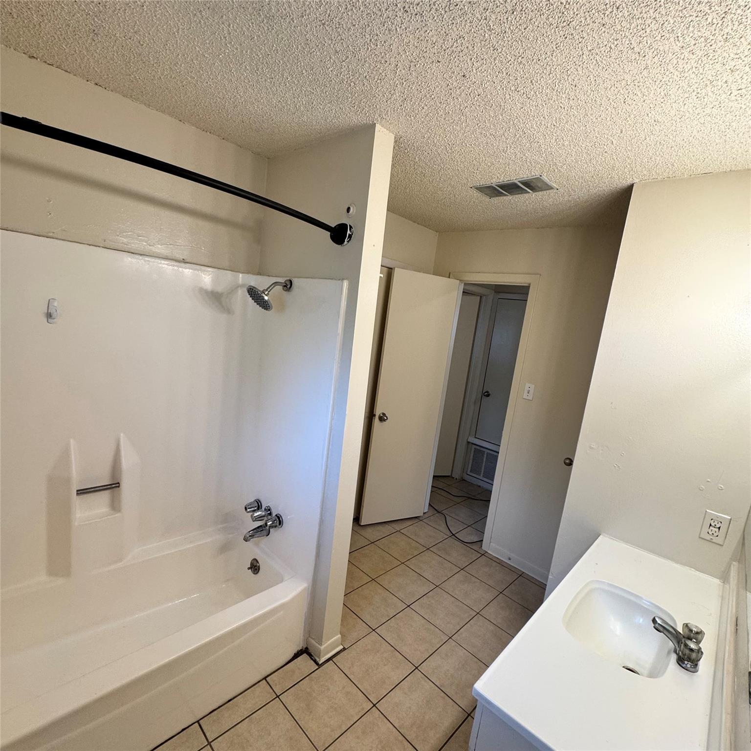 1626 Royal Hill Dr #b Property Photo 5