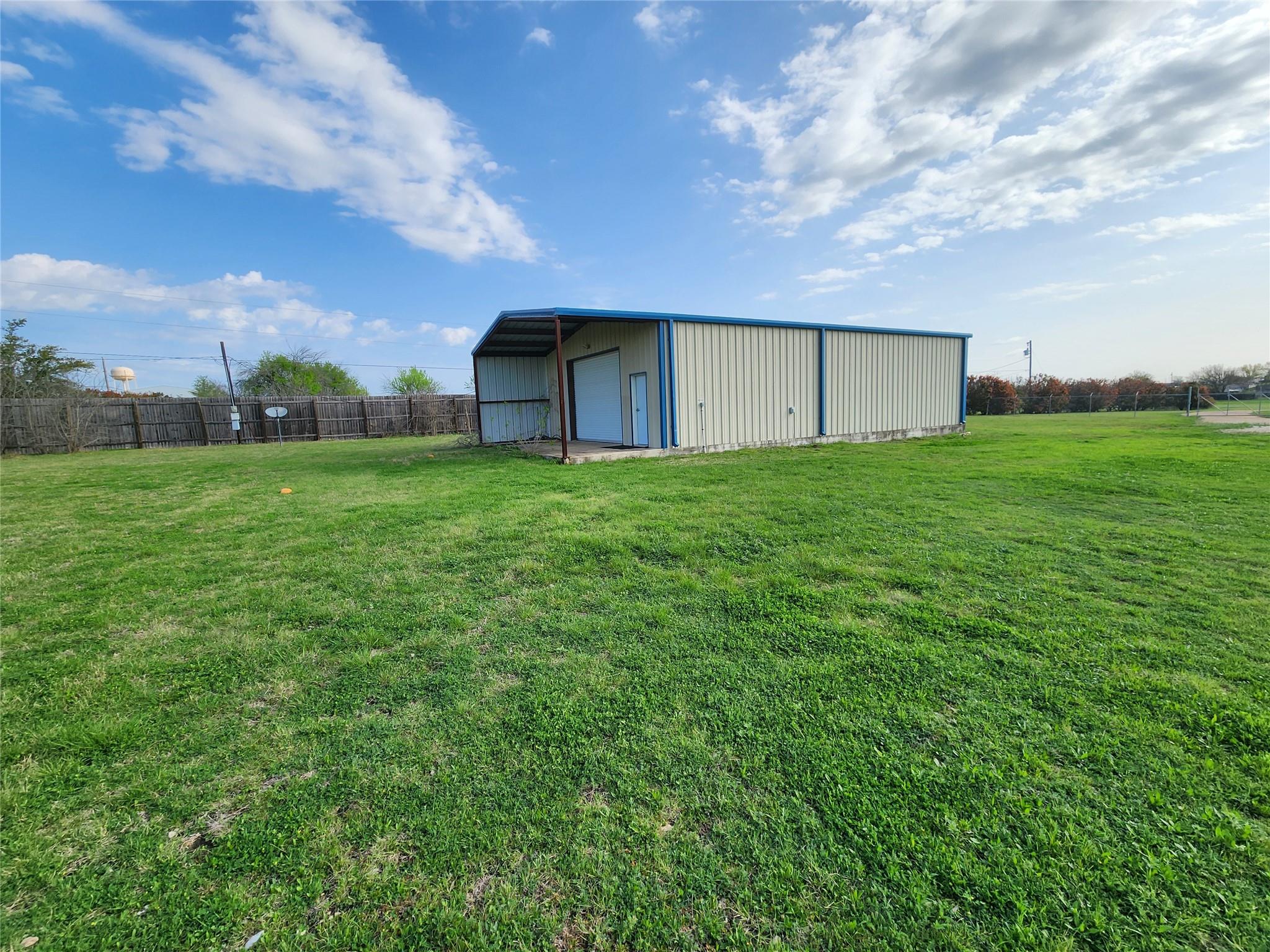 1742 Rowe Loop Property Photo 3