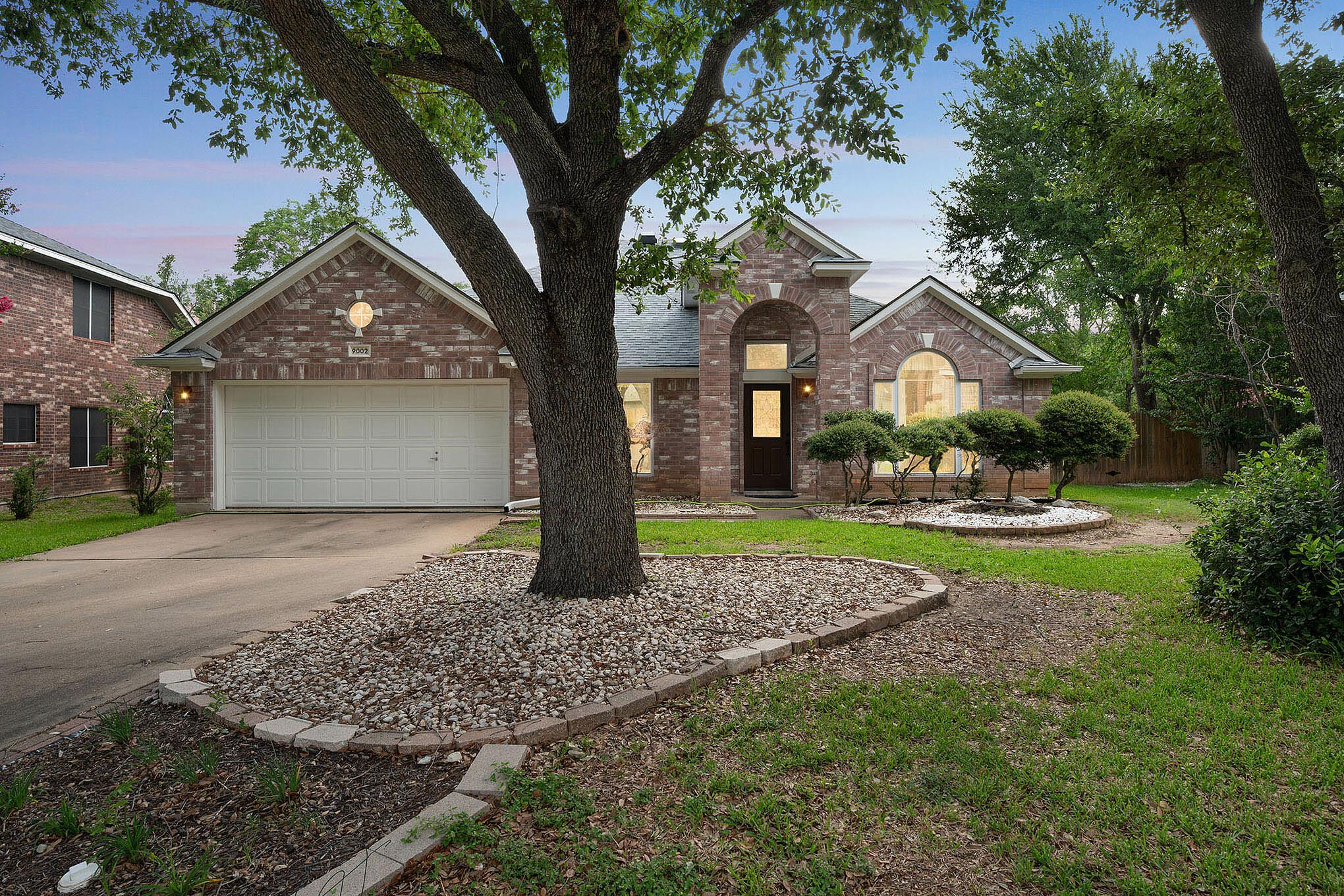 9002 Brimstone Ln Property Photo 1