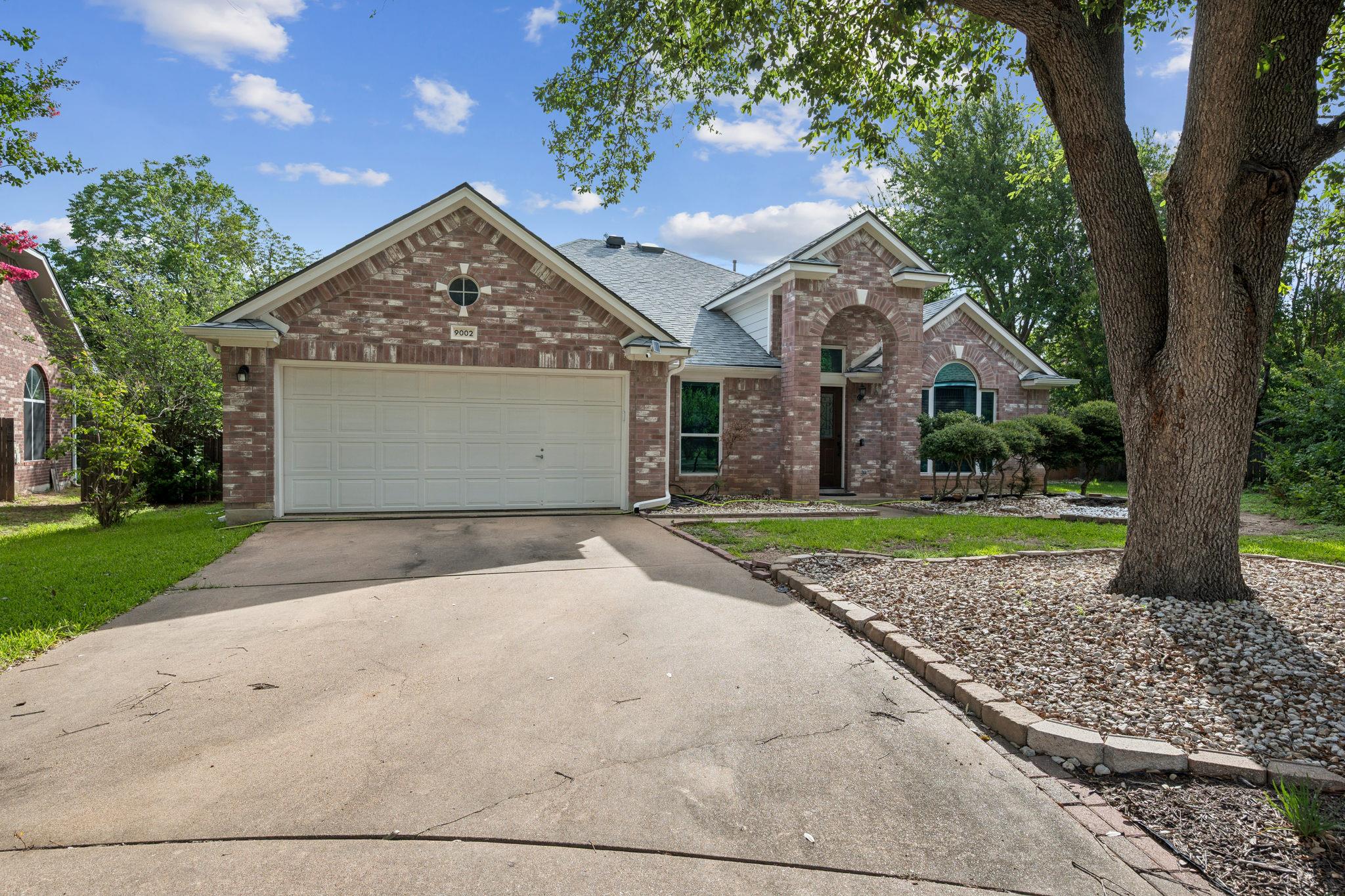 9002 Brimstone Ln Property Photo 2