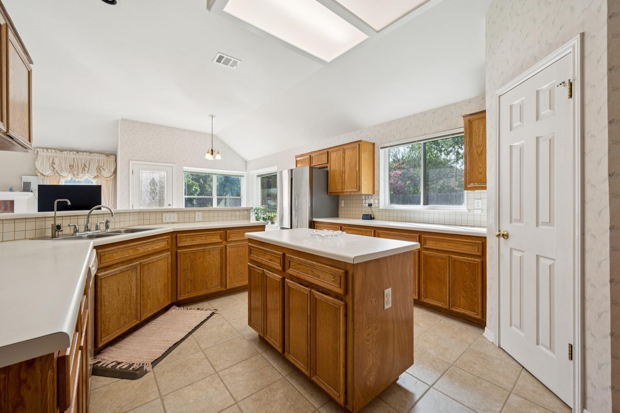 9002 Brimstone Ln Property Photo 6