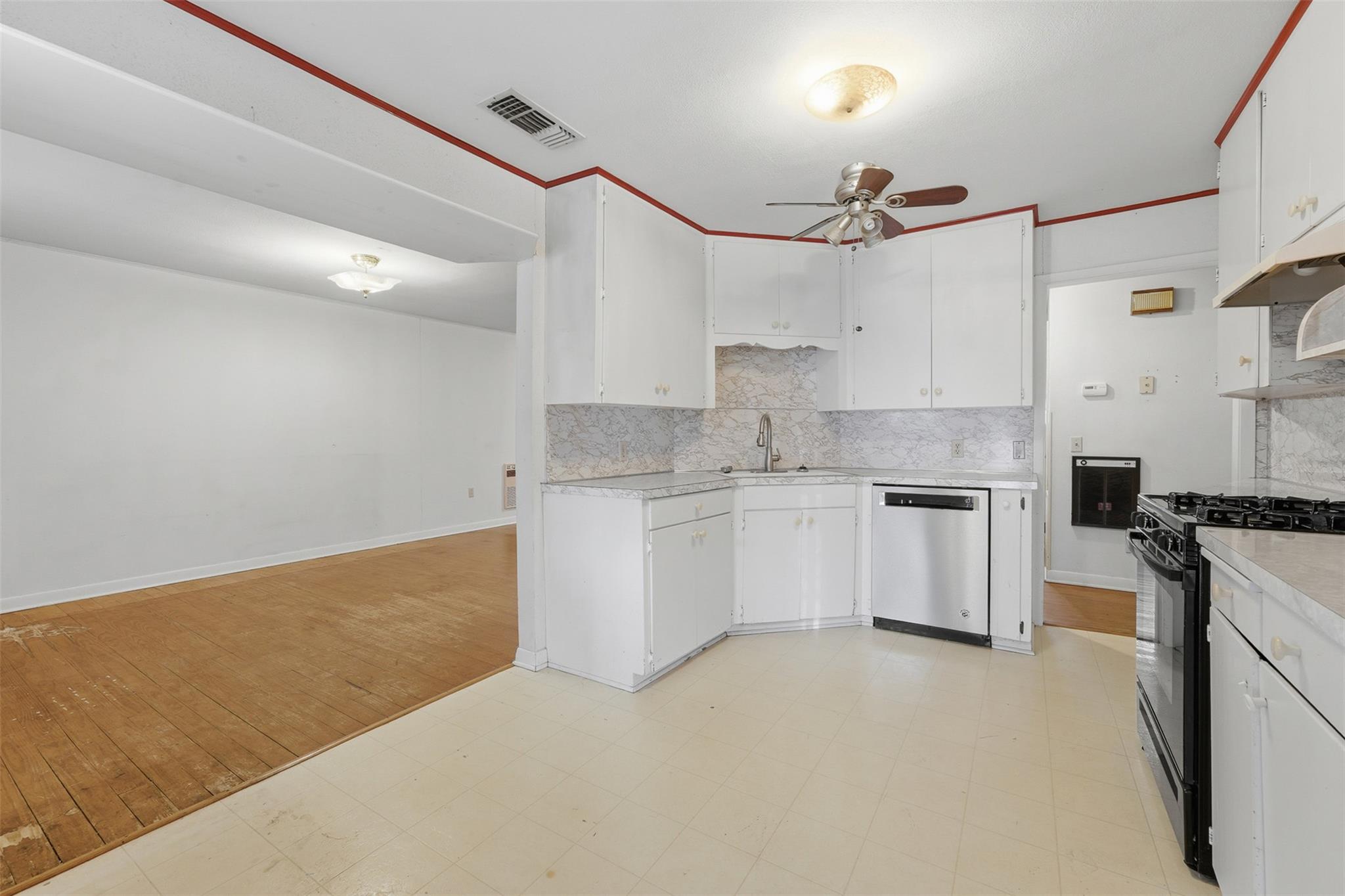 520 Seydler St Property Photo 2