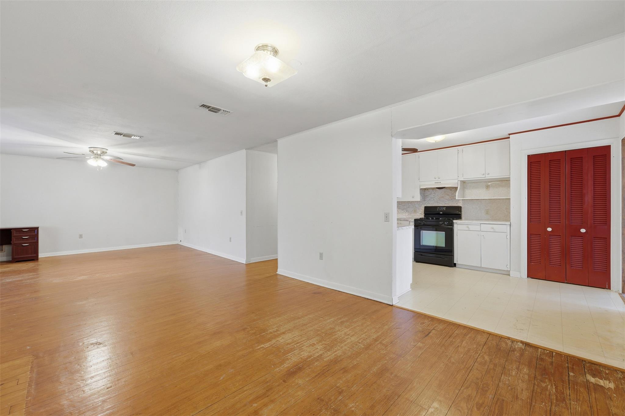 520 Seydler St Property Photo 5