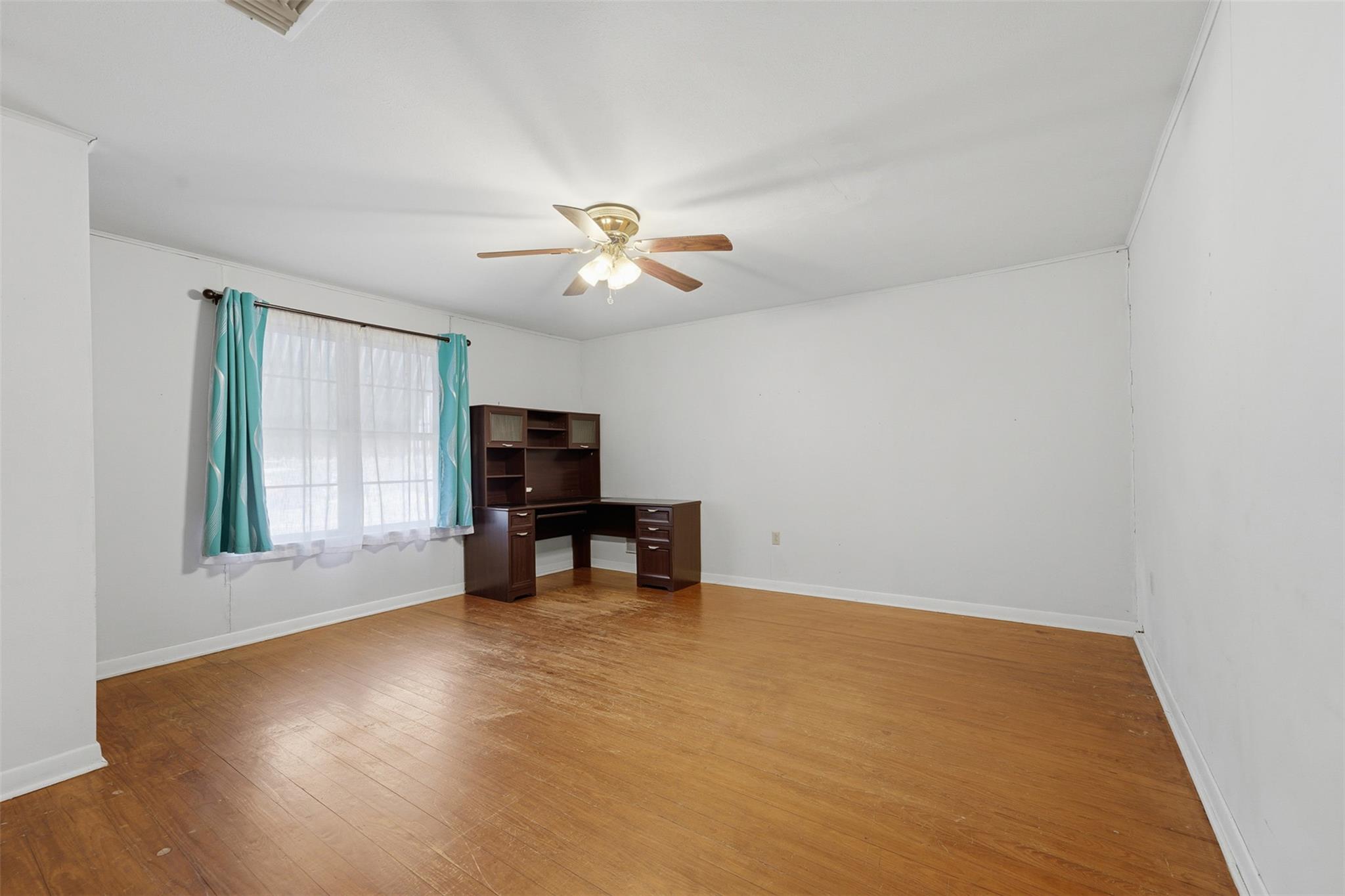 520 Seydler St Property Photo 7