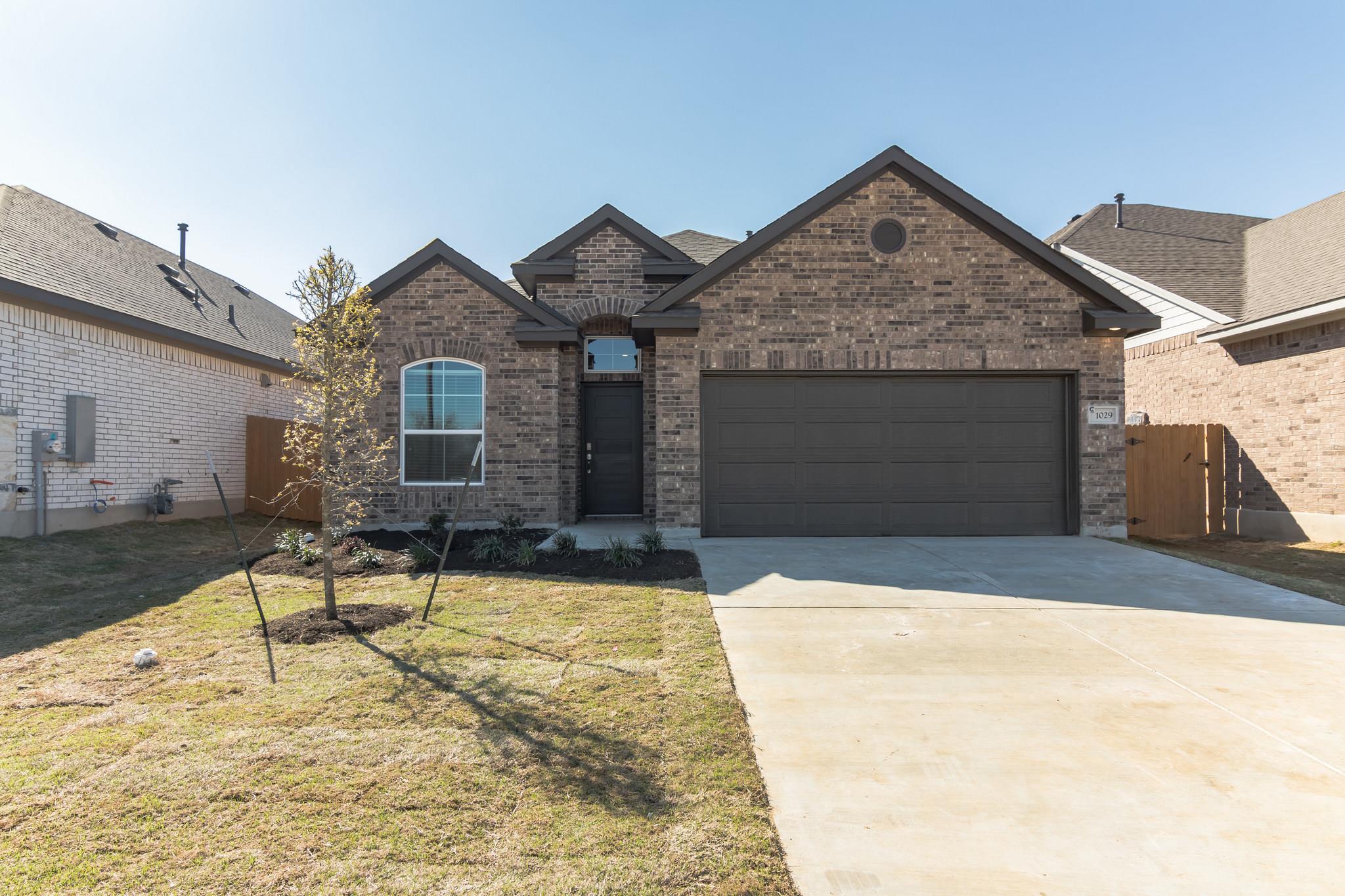 1029 Paddock Ln Property Photo 1