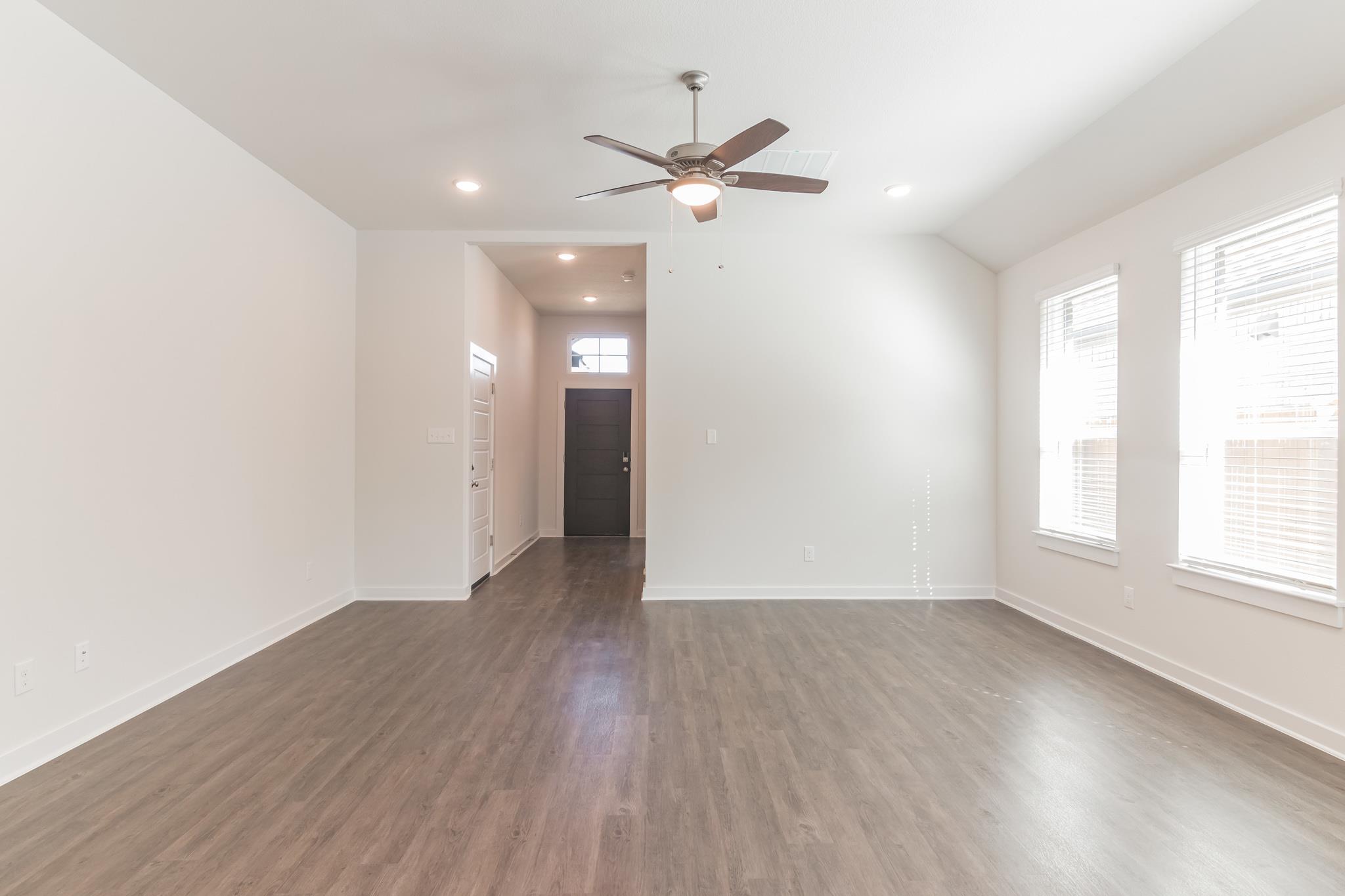 1029 Paddock Ln Property Photo 6