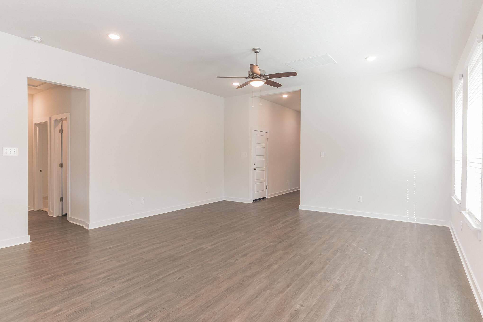 1029 Paddock Ln Property Photo 7