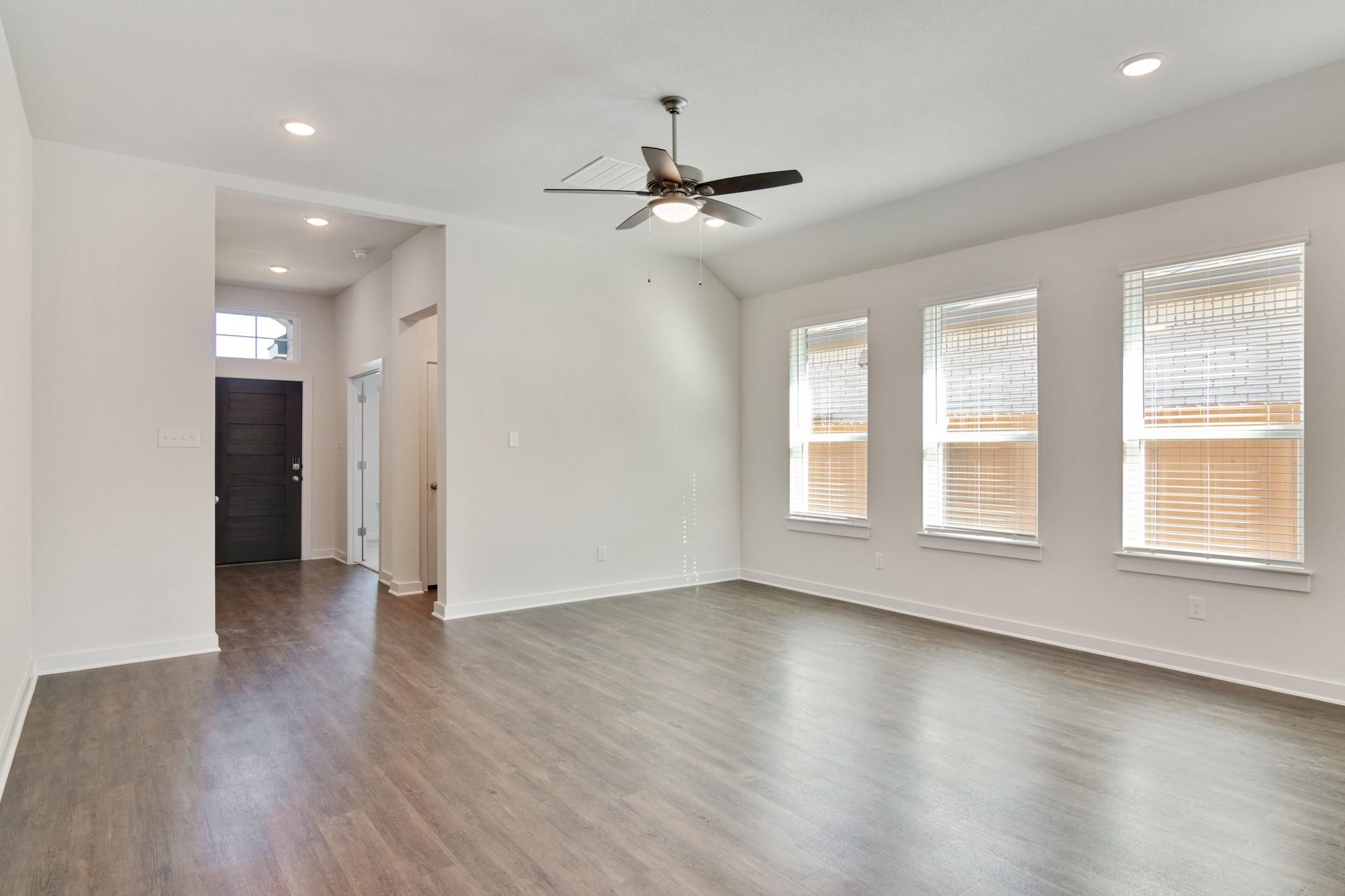 1029 Paddock Ln Property Photo 8