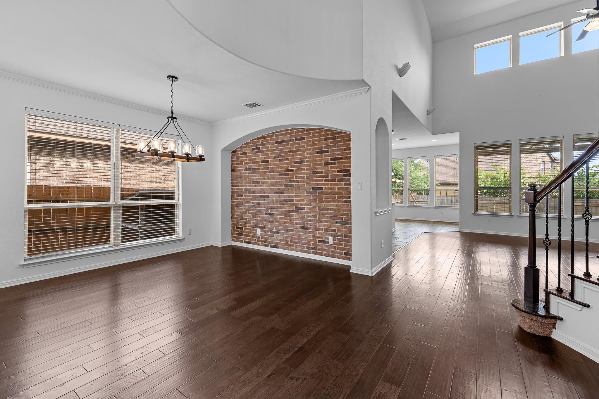 1100 Teravista Xing Property Photo 8