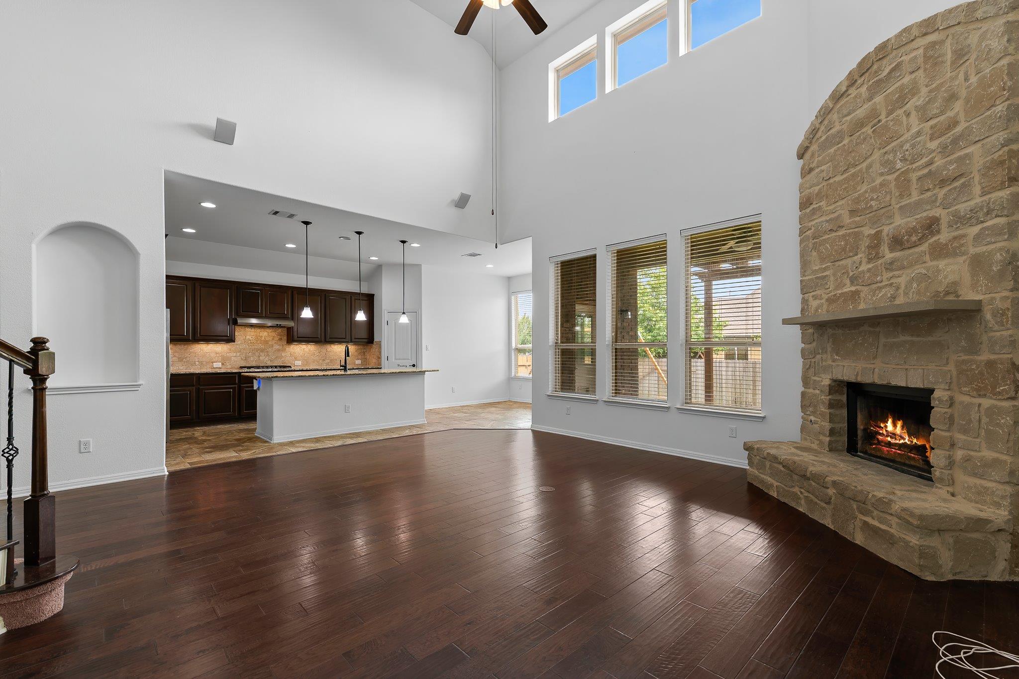 1100 Teravista Xing Property Photo 10