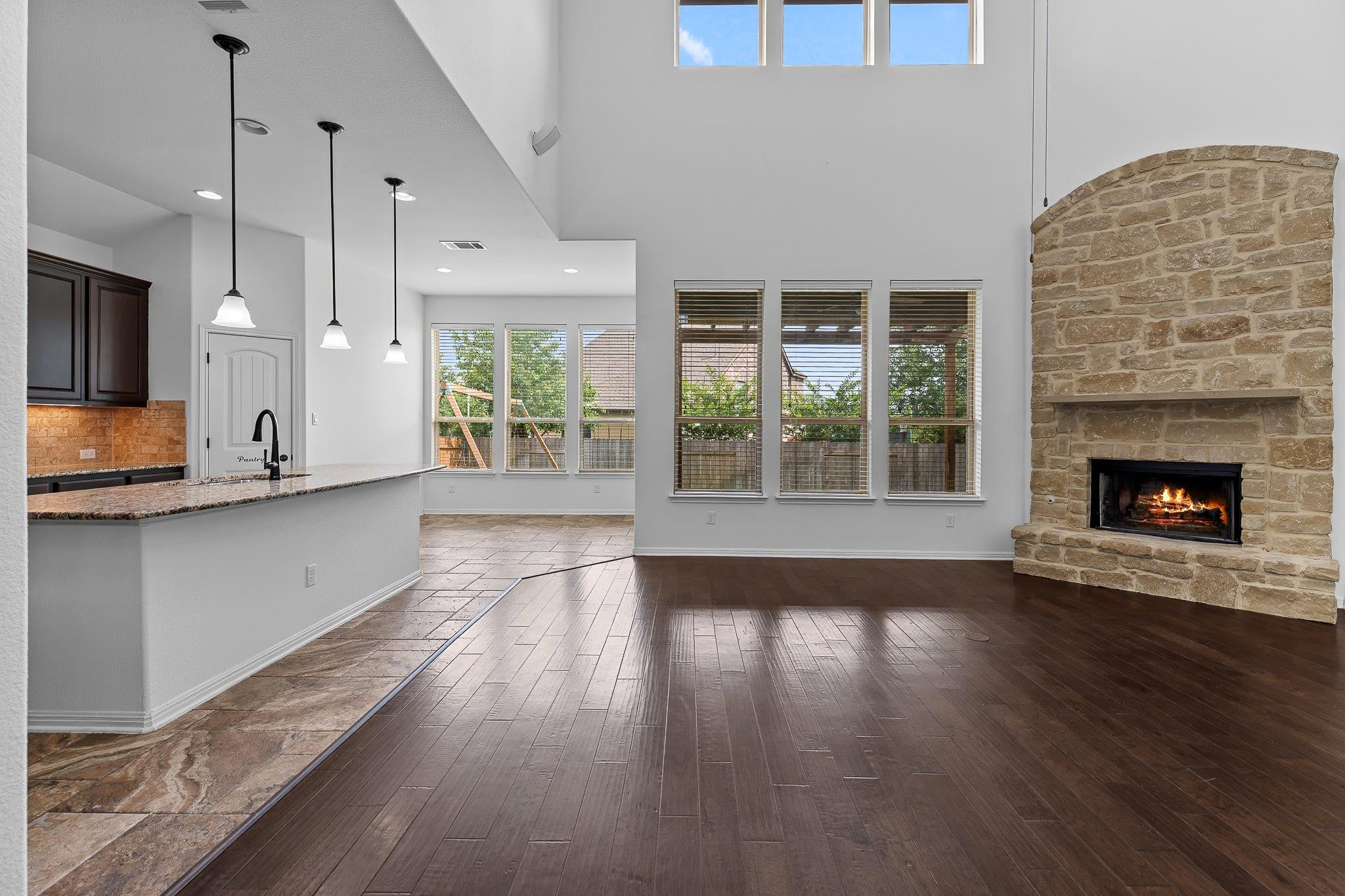 1100 Teravista Xing Property Photo 12