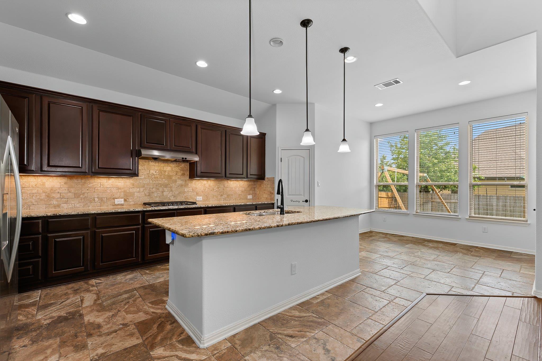 1100 Teravista Xing Property Photo 14