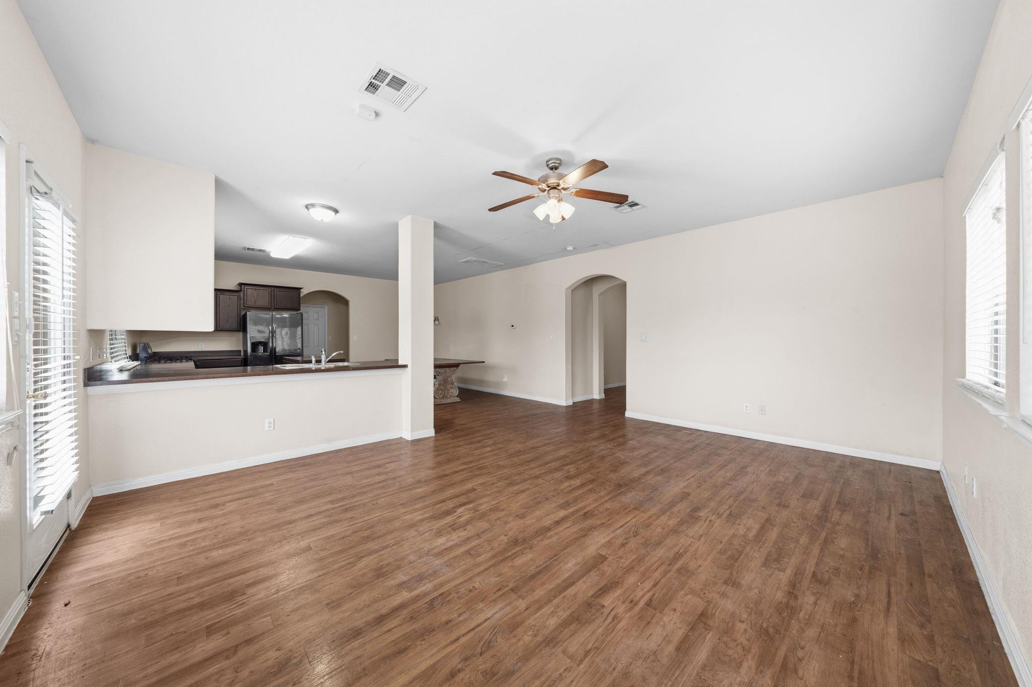 601 Silver Wing Ct Property Photo 2