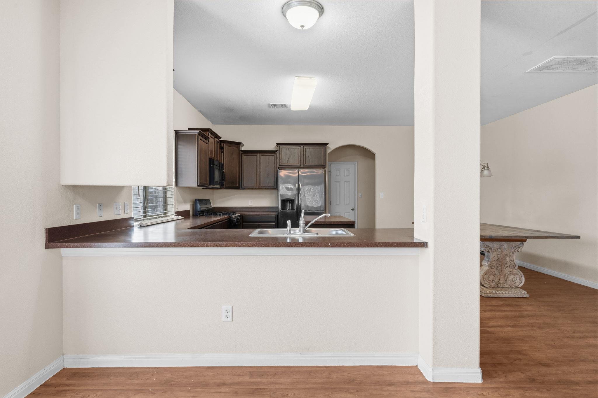 601 Silver Wing Ct Property Photo 4