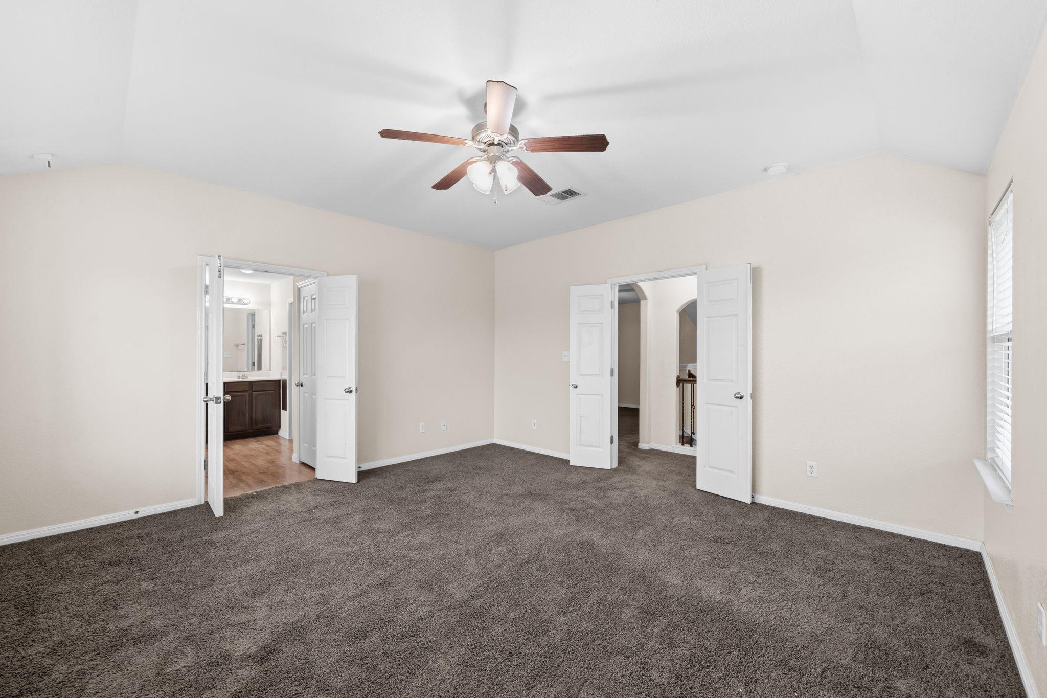 601 Silver Wing Ct Property Photo 9