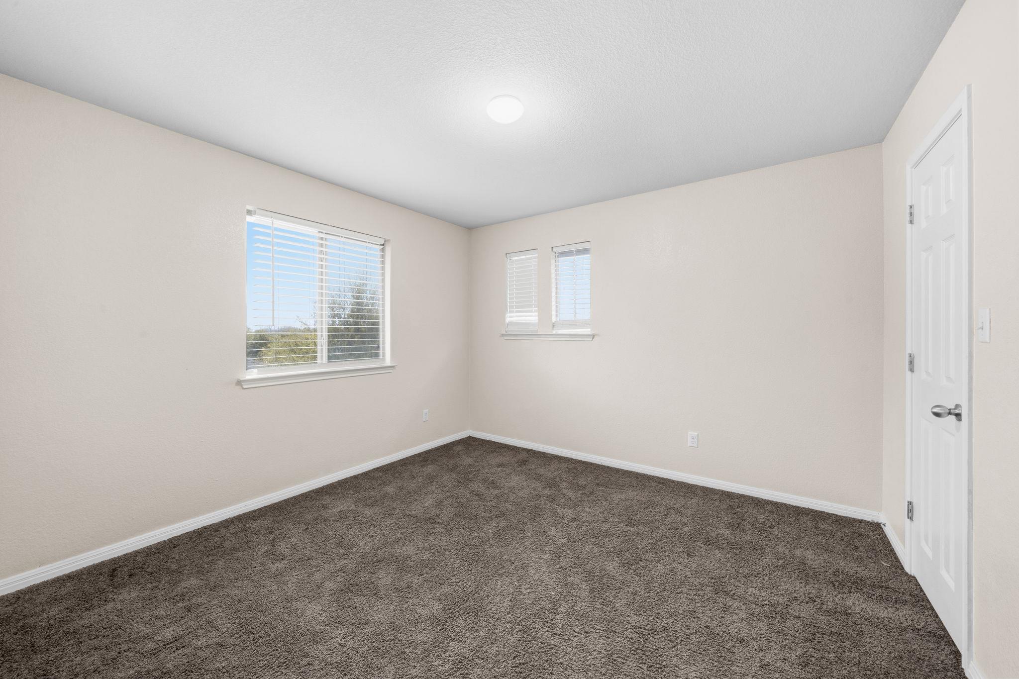 601 Silver Wing Ct Property Photo 14