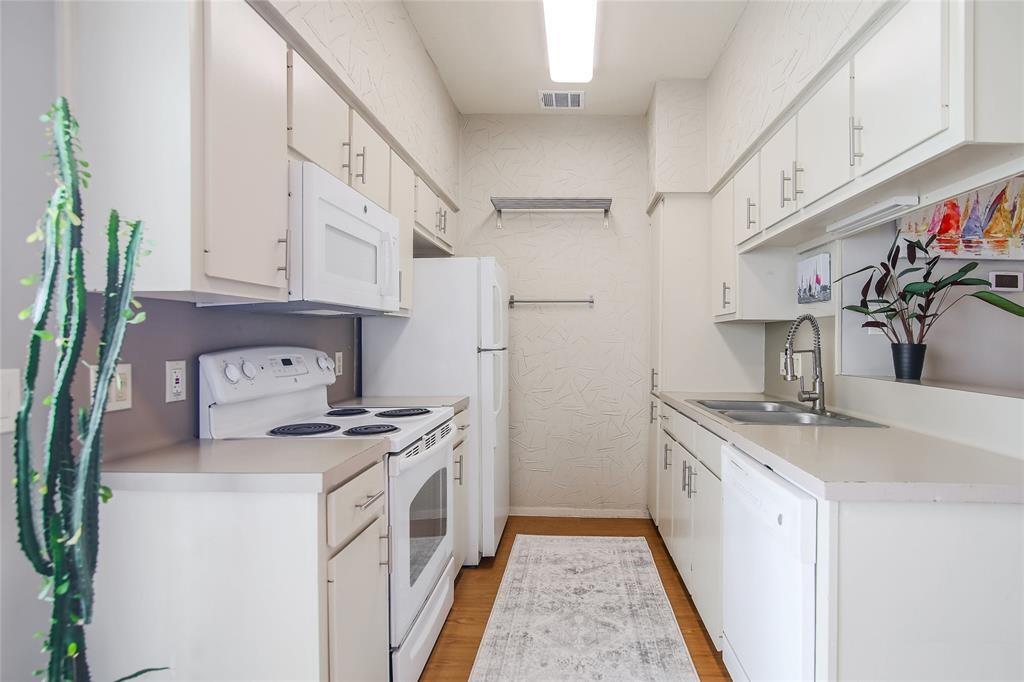 106 E 30th St #208 Property Photo 8