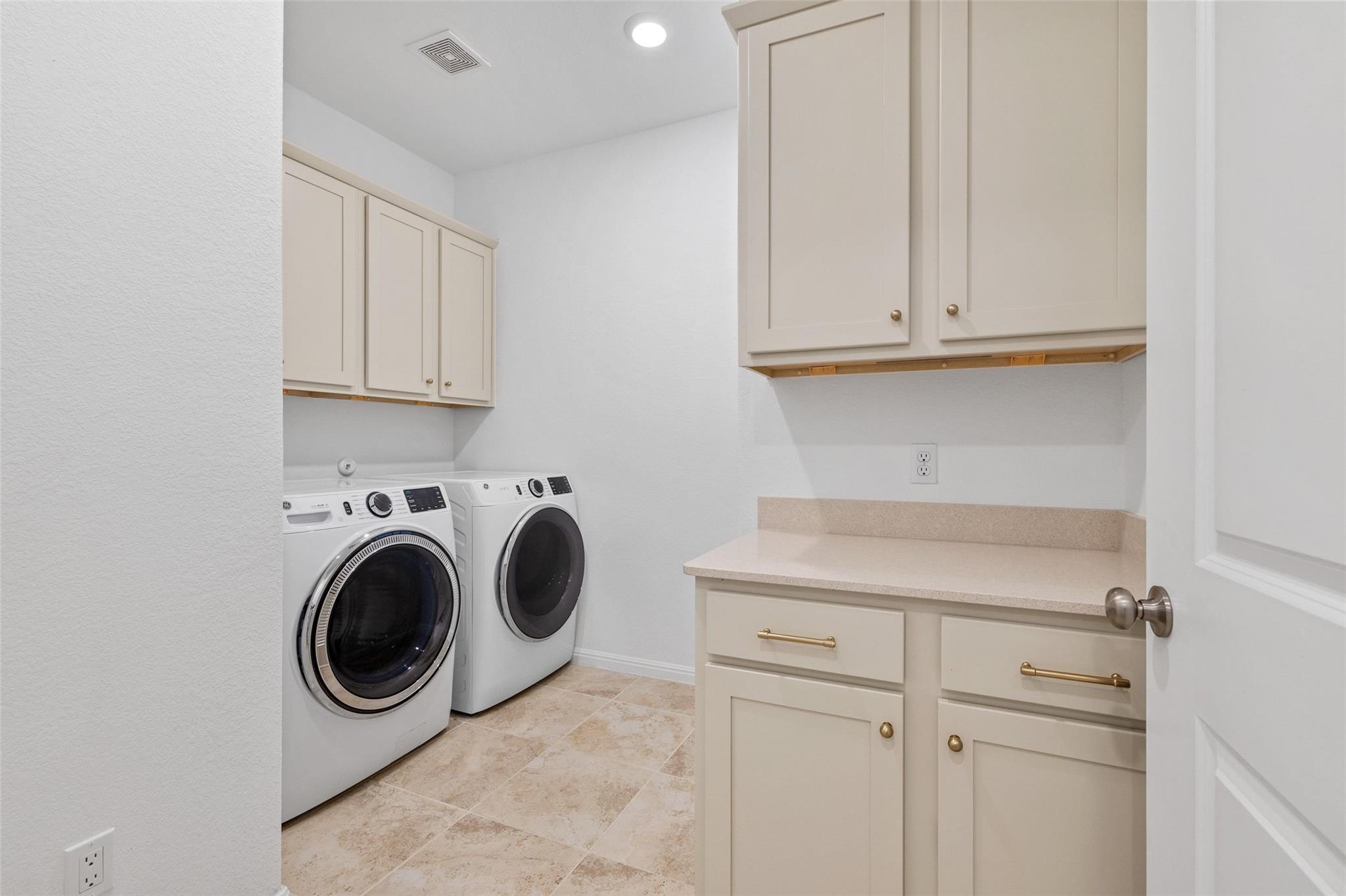 505 Sixpence Ln Property Photo 6