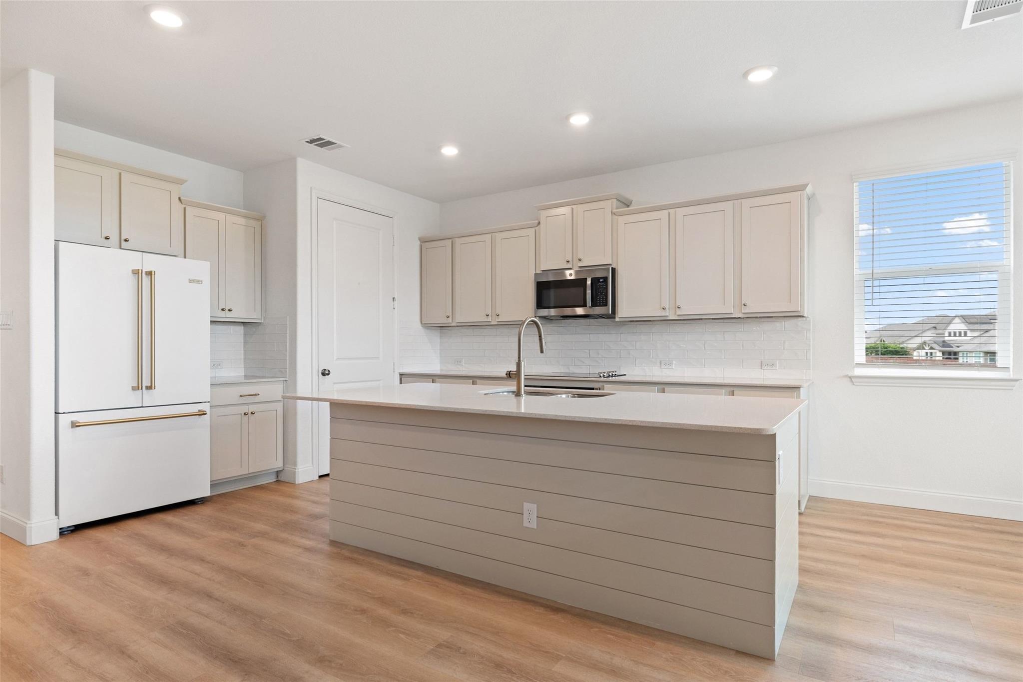 505 Sixpence Ln Property Photo 8