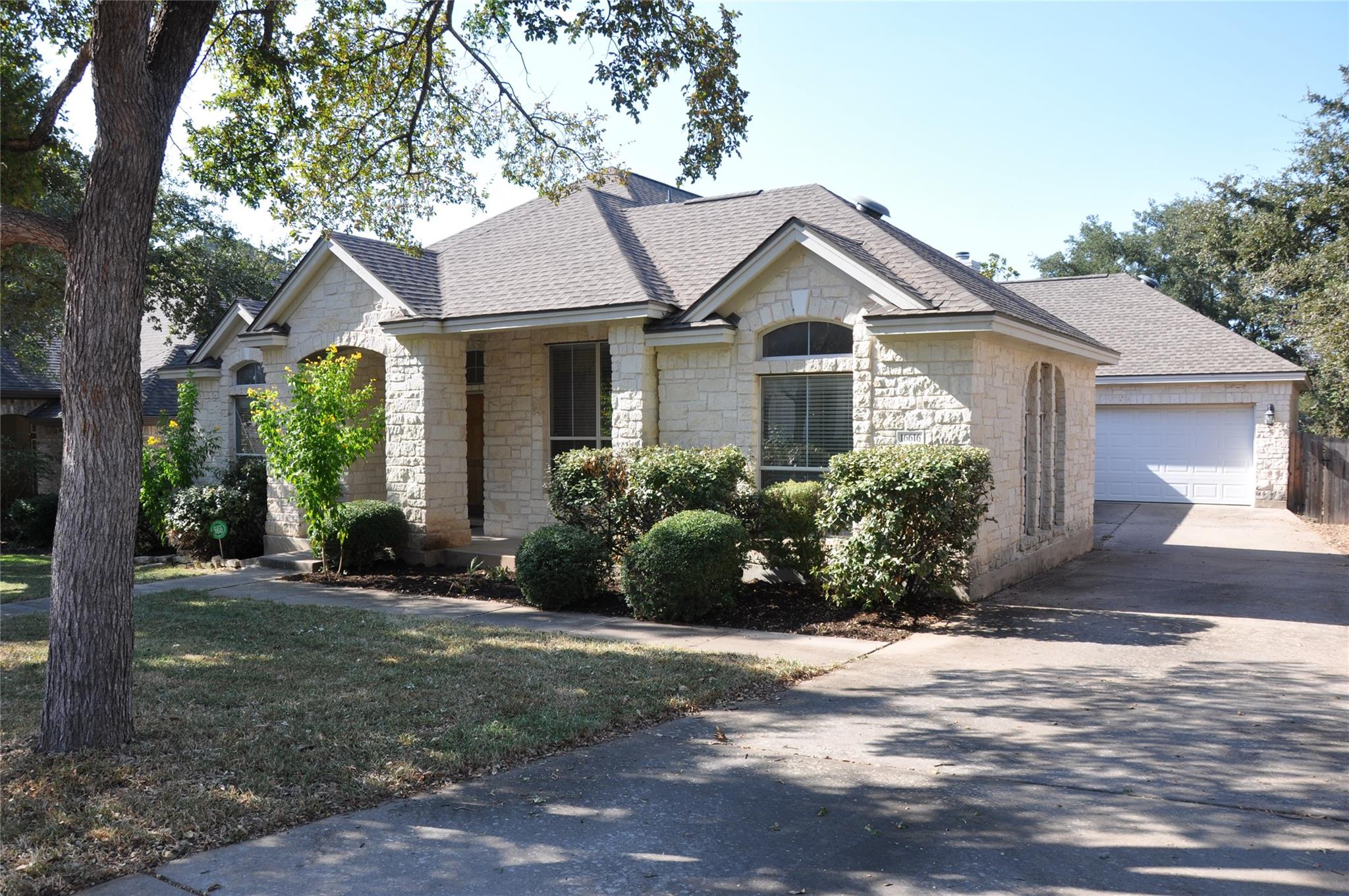 16616 Dalmahoy Dr Property Photo 2