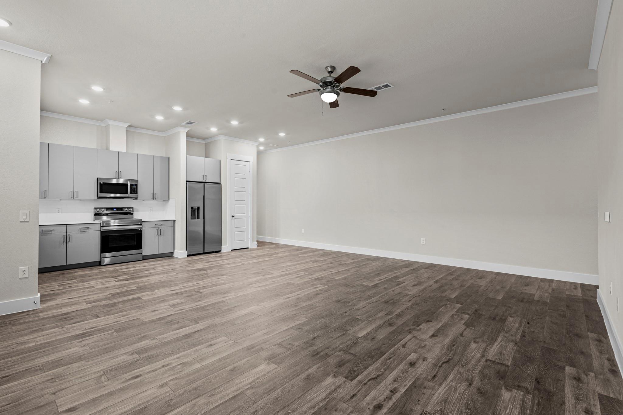 865 Limmer Loop #403 Property Photo 3