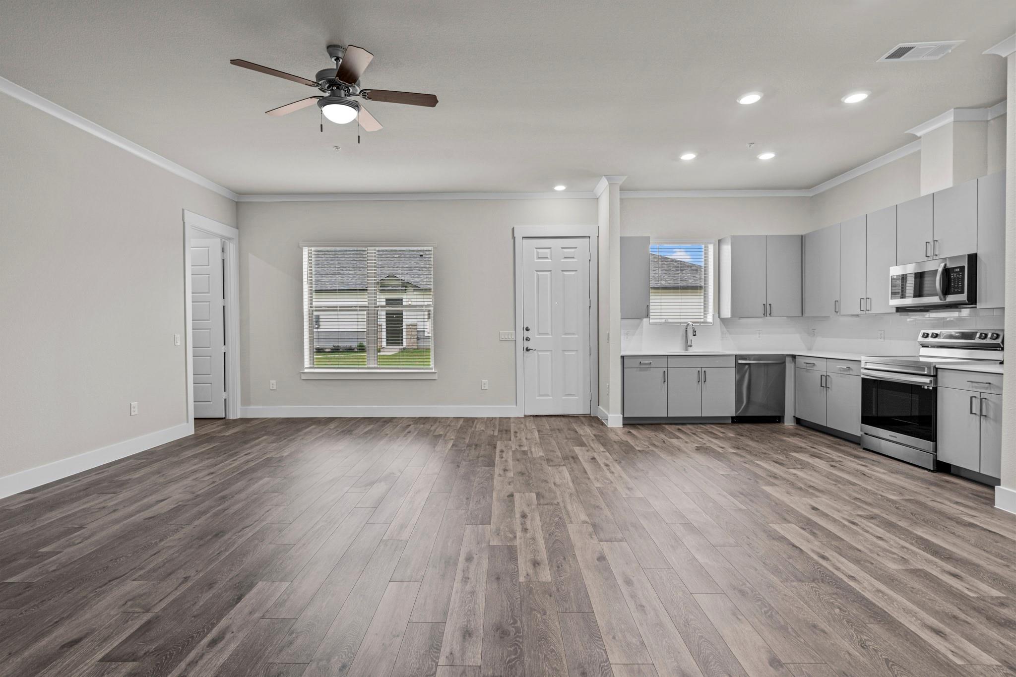 865 Limmer Loop #403 Property Photo 5