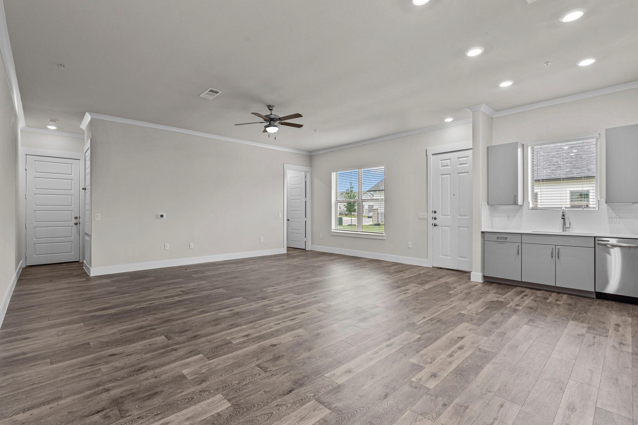 865 Limmer Loop #403 Property Photo 6
