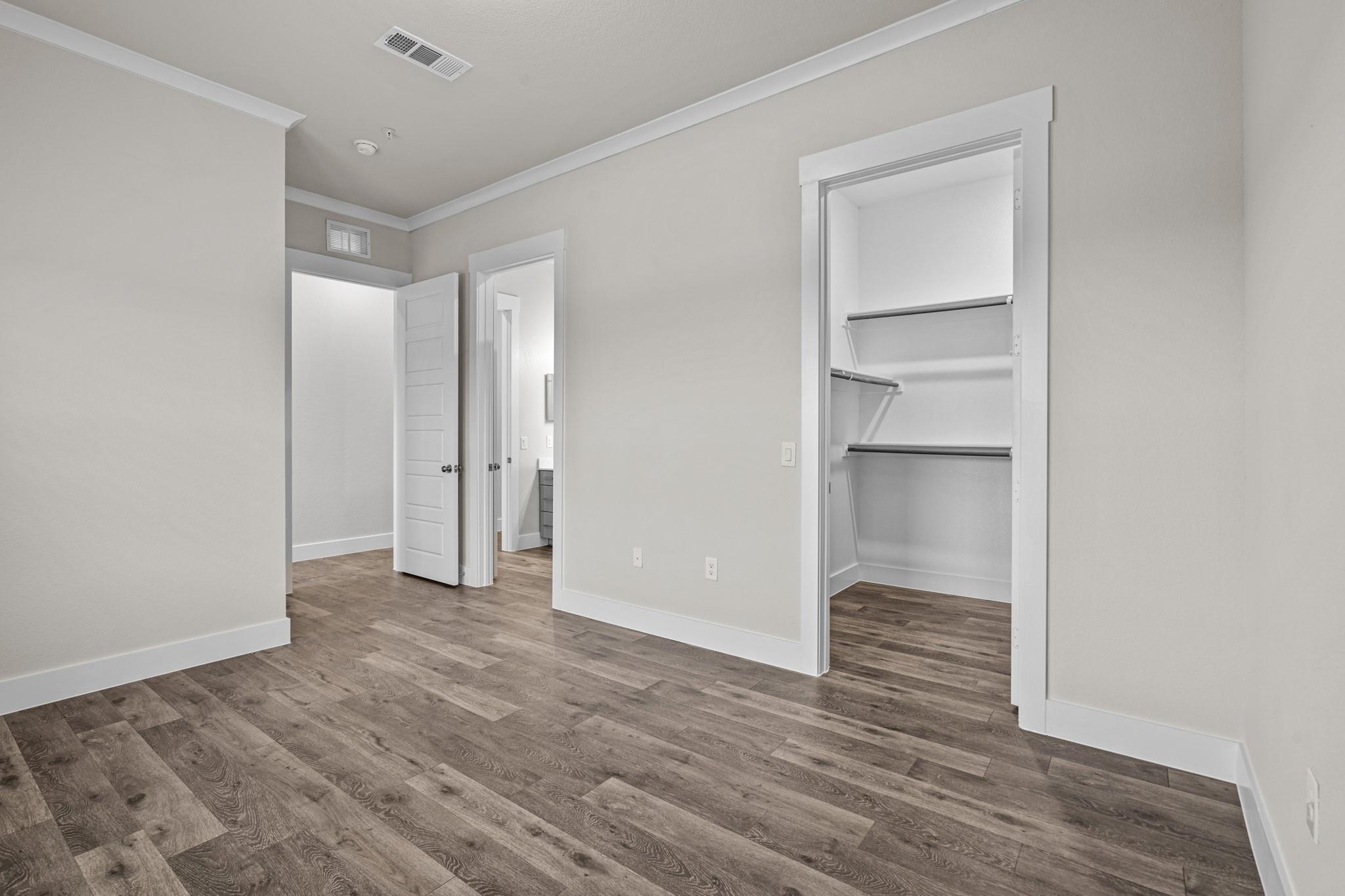 865 Limmer Loop #403 Property Photo 14