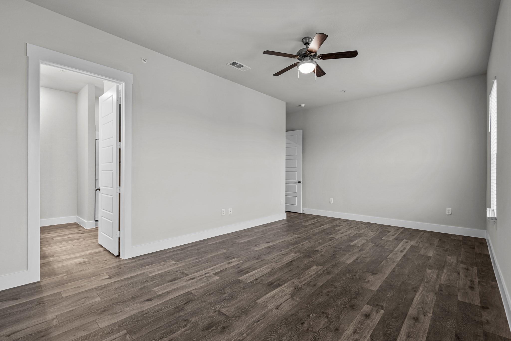 865 Limmer Loop #403 Property Photo 23