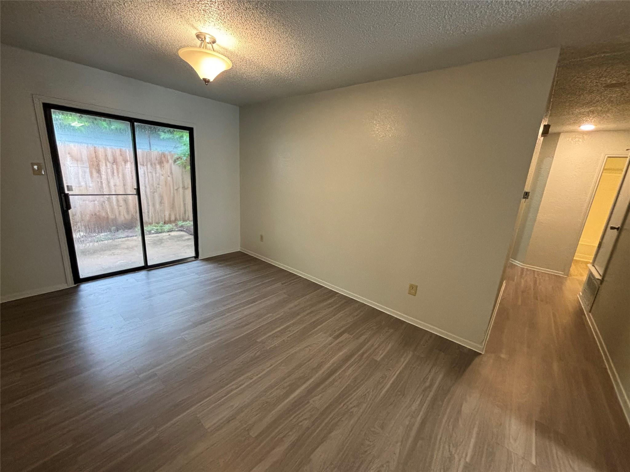 1112 Byers Ln Property Photo 3