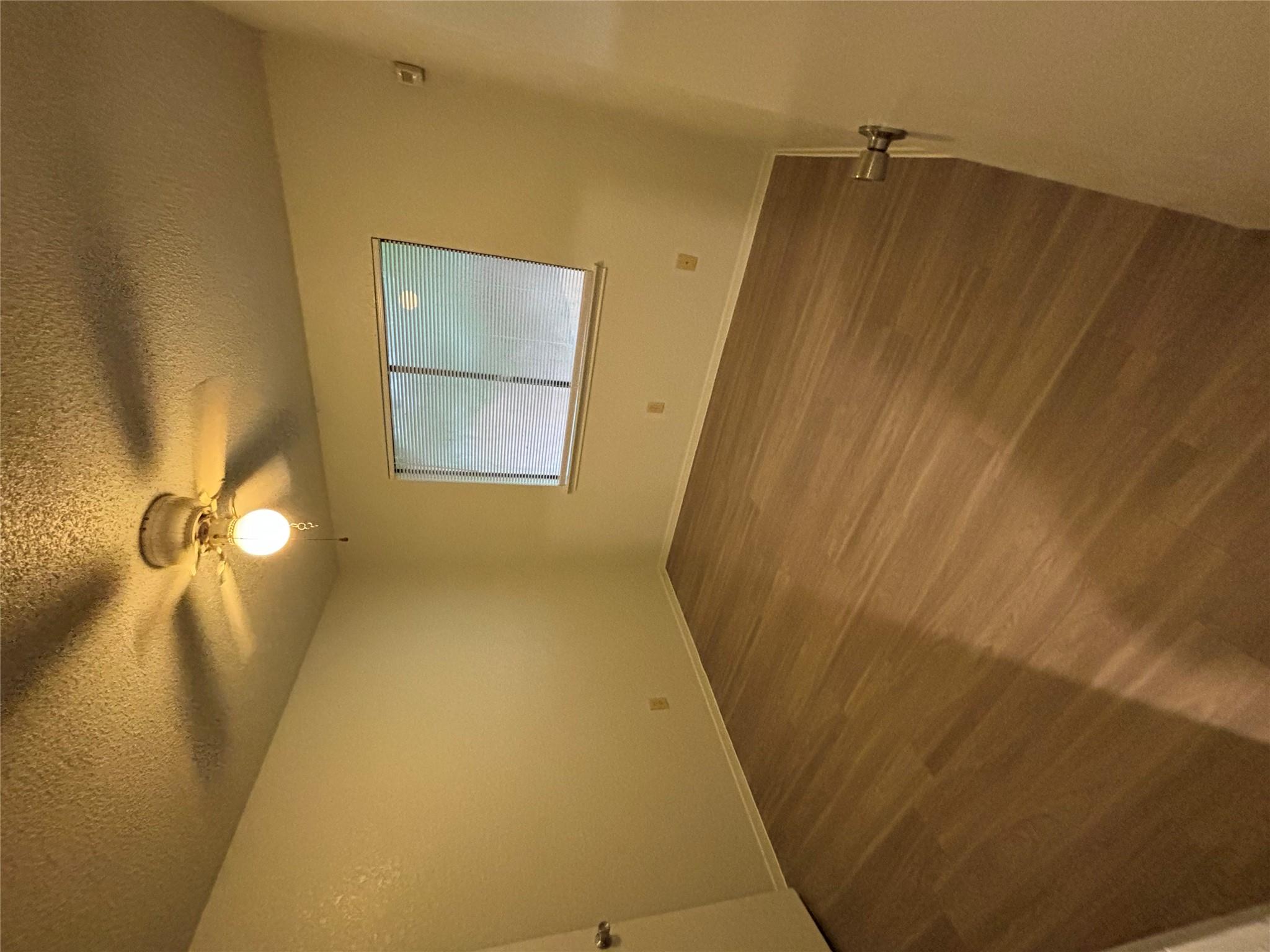1112 Byers Ln Property Photo 8